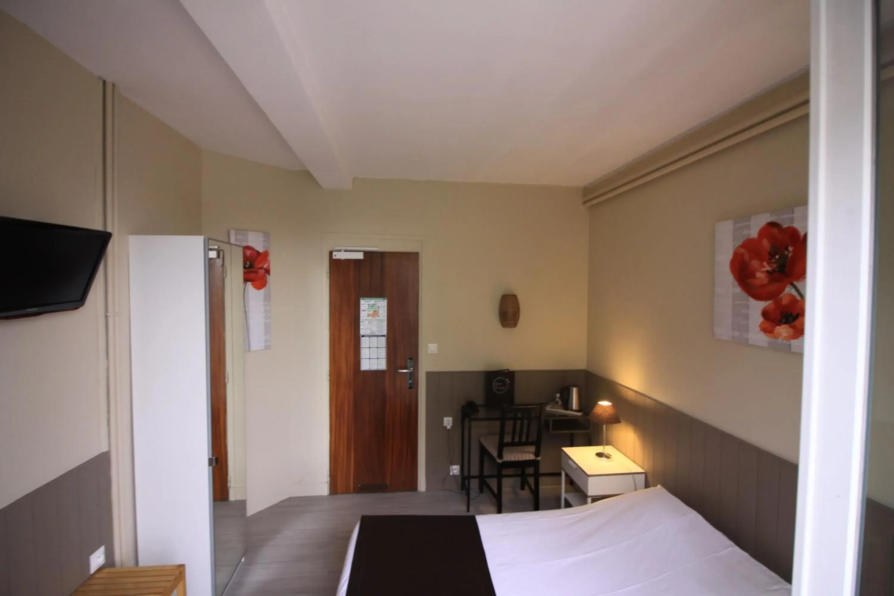 Bedroom, Dining Area in Hotel De l'Univers