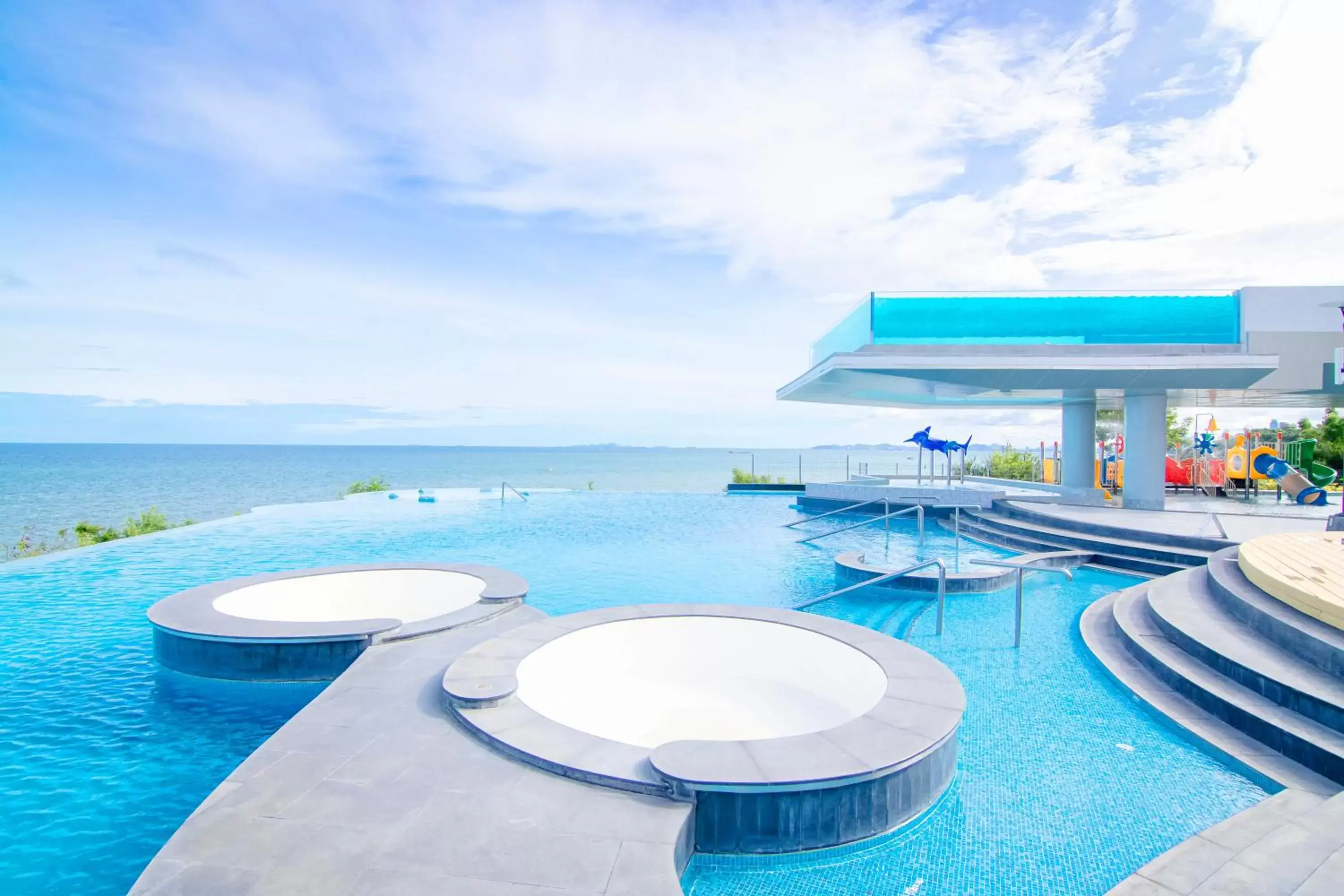 Area and facilities, Swimming Pool in Royal Cliff Beach Hotel Pattaya