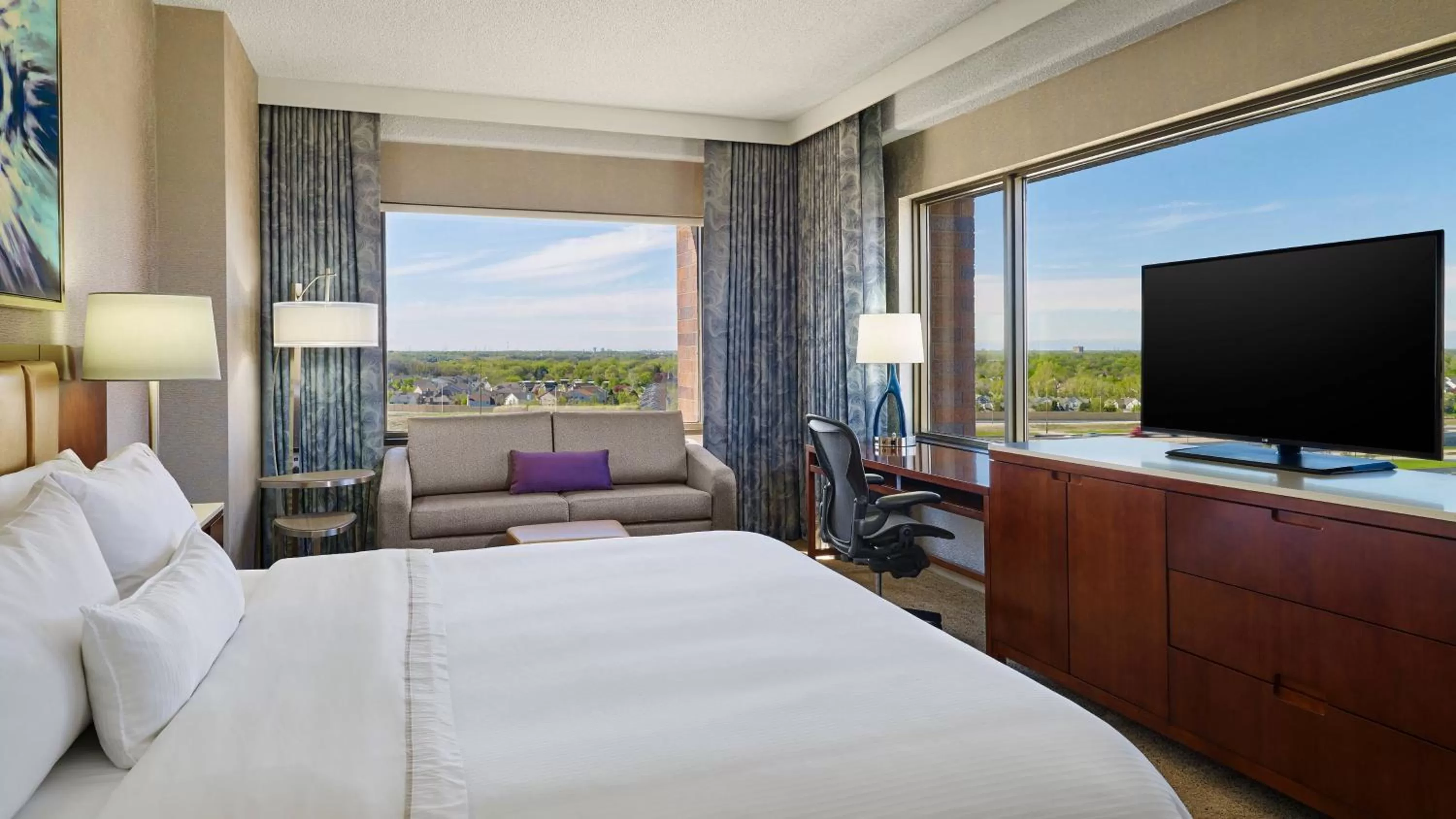 Junior Suite with One King Bed in The Westin Chicago Northwest