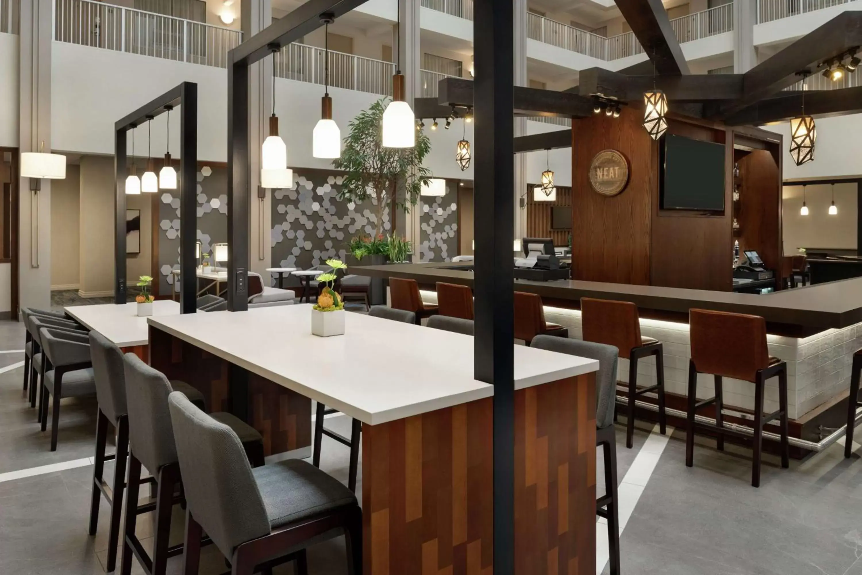 Restaurant/Places to Eat in Embassy Suites Cincinnati - RiverCenter