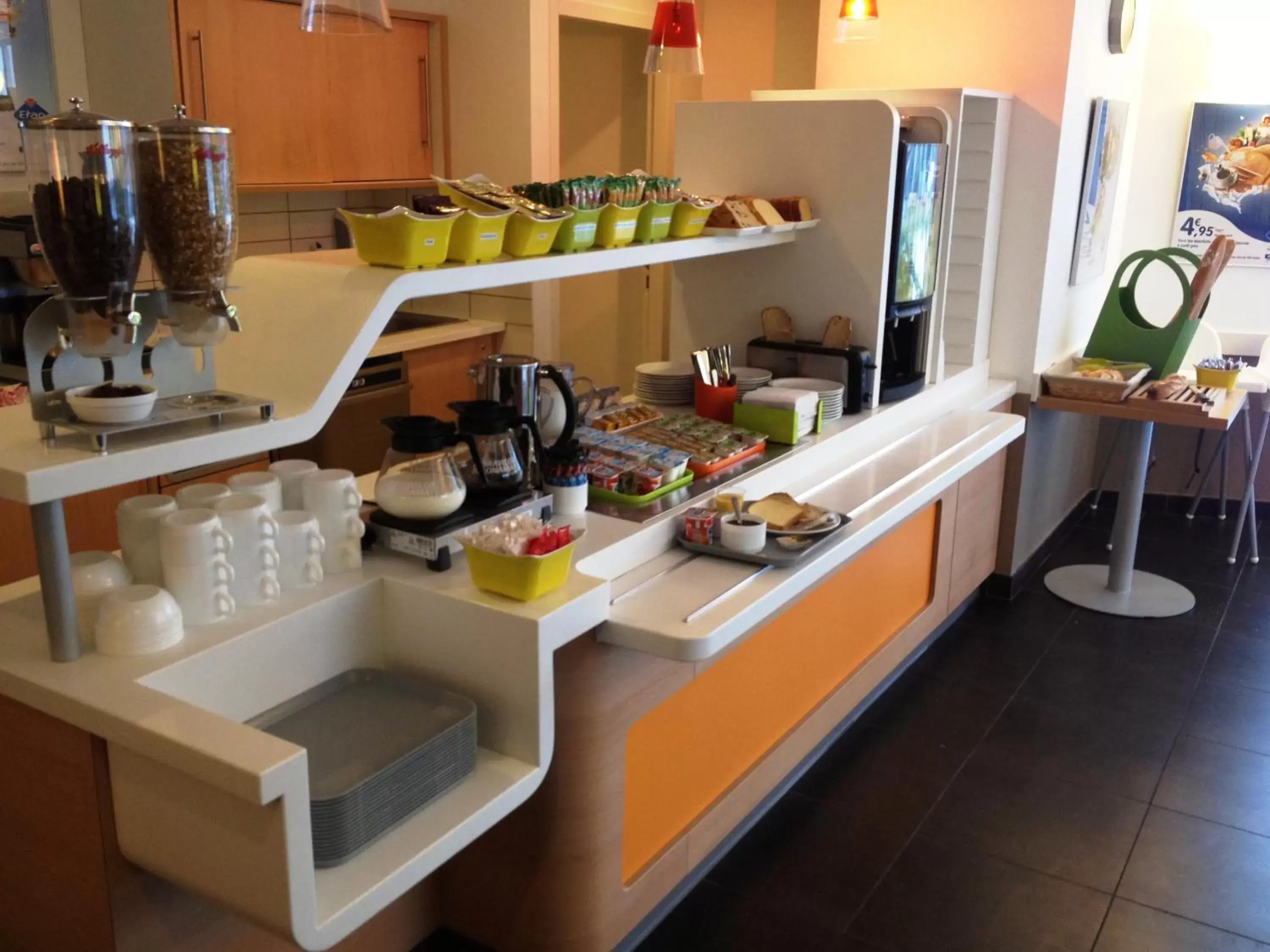 Food and drinks in Ibis Budget Roanne Hôtel