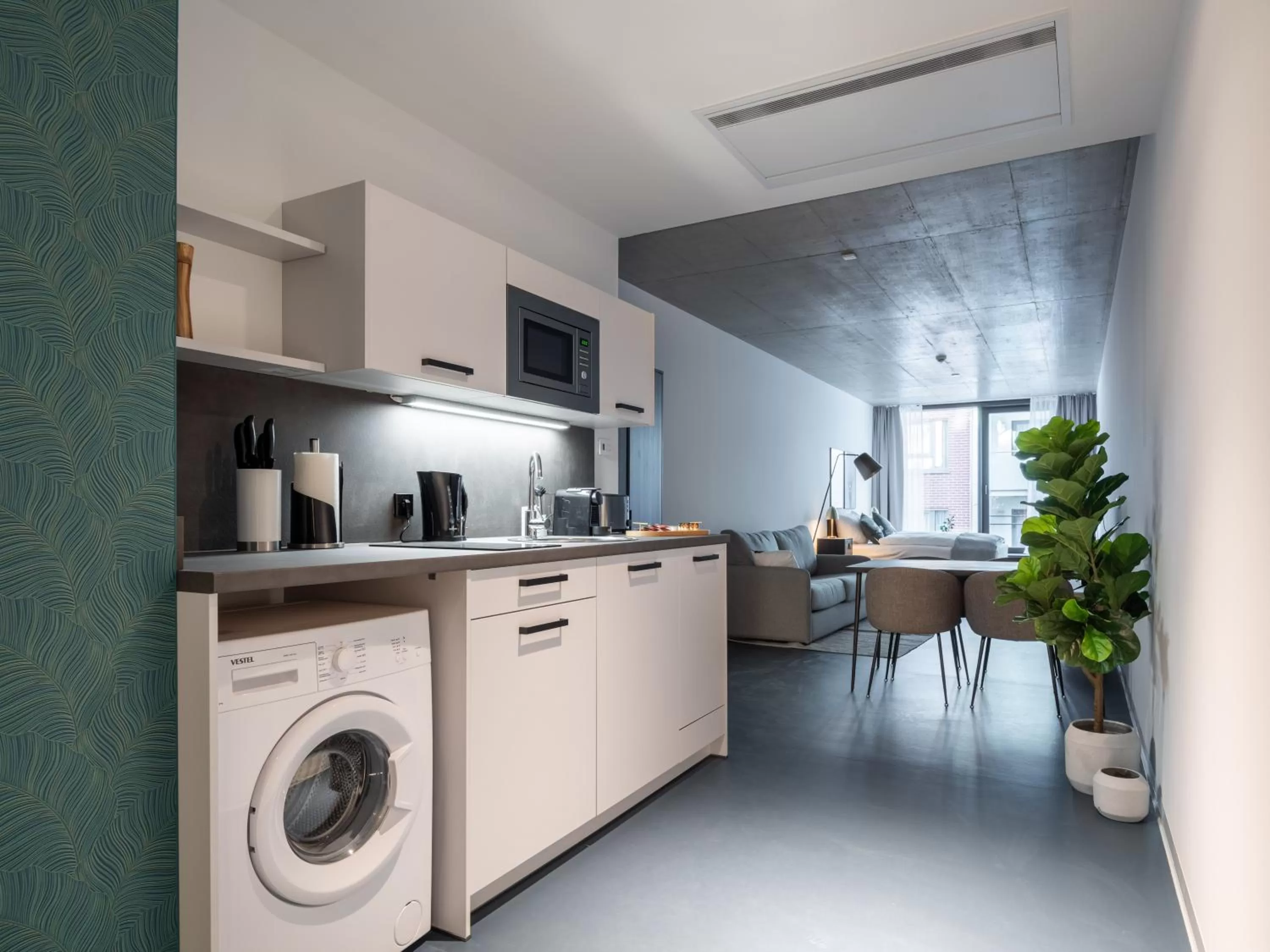 Kitchen or kitchenette in Limehome Erfurt Maximilian Welsch Str