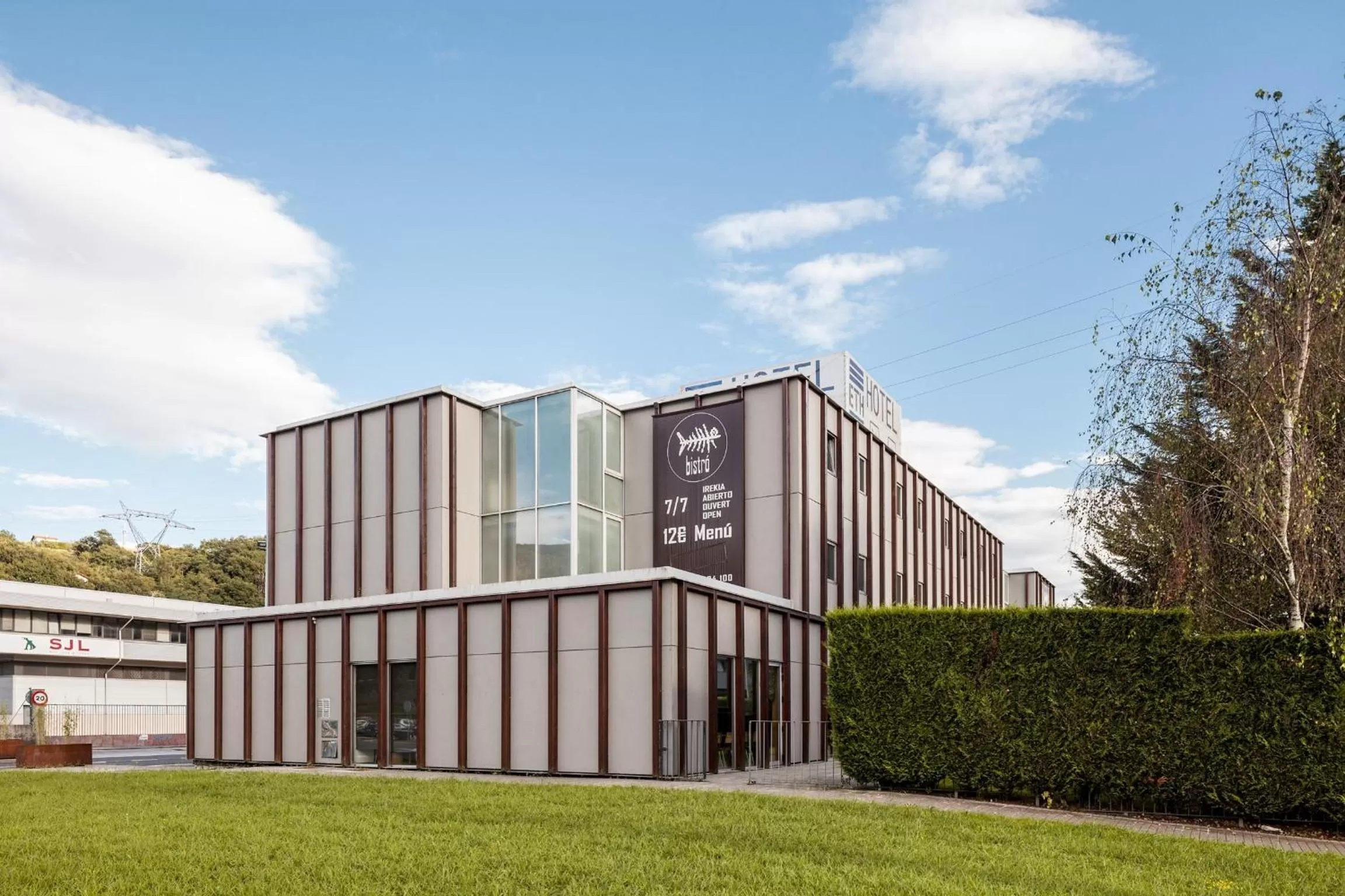 Facade/entrance in ETH Irún