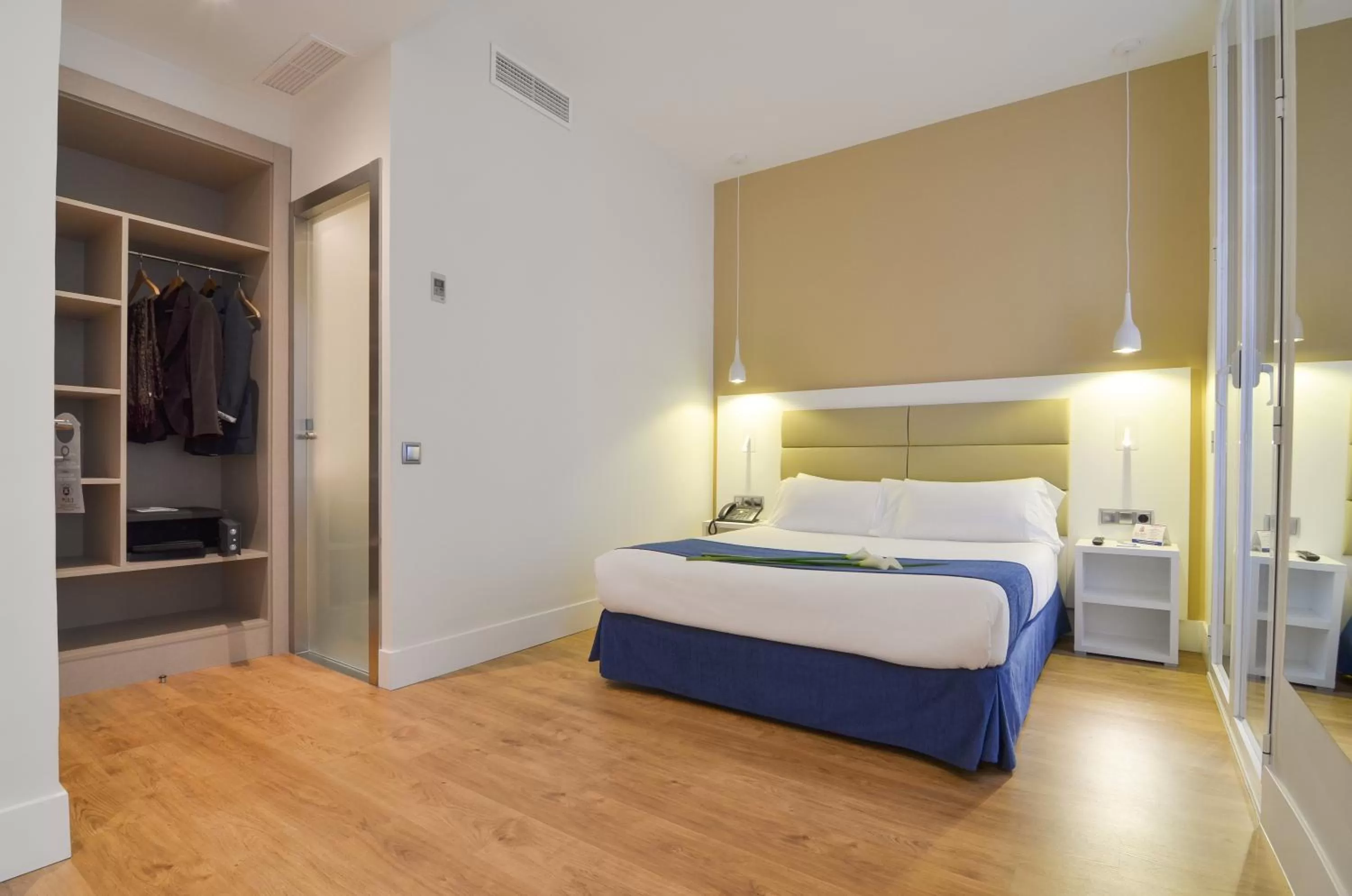 Photo of the whole room, Bed in Hotel Miau