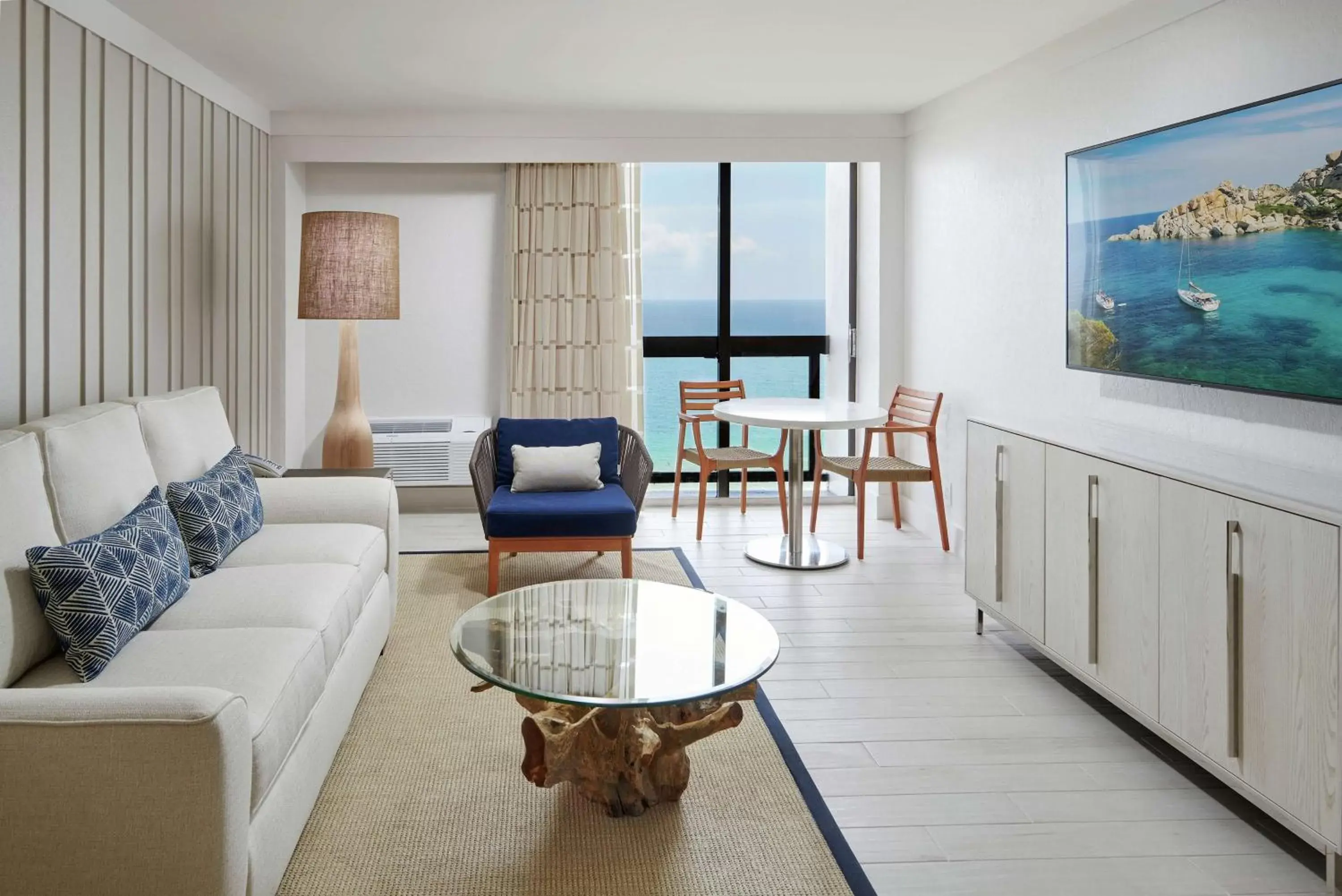 Bed, Seating Area in Bahia Mar Fort Lauderdale Beach - DoubleTree by Hilton