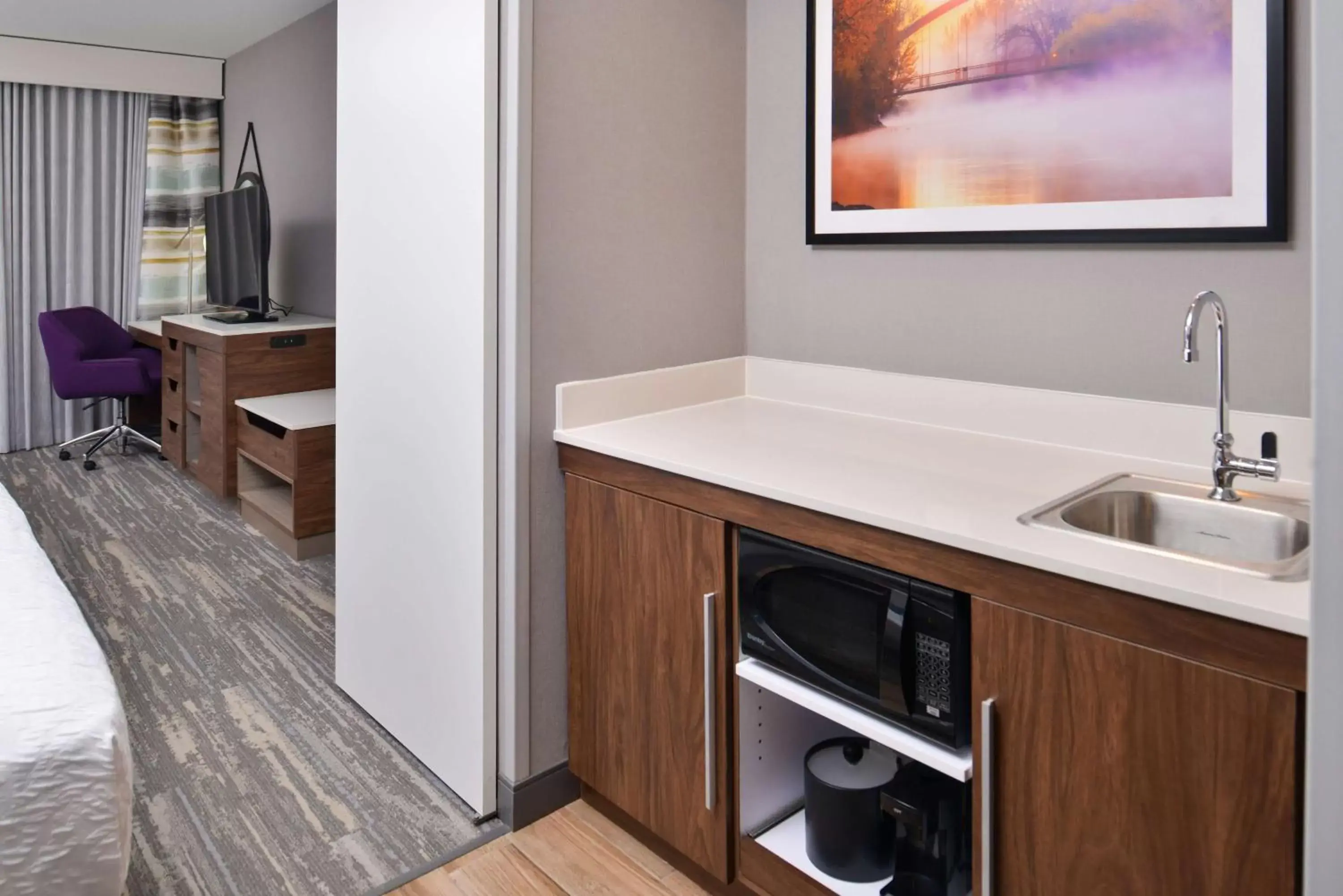 Photo of the whole room, Kitchen/Kitchenette in Hampton Inn & Suites Boise/Spectrum