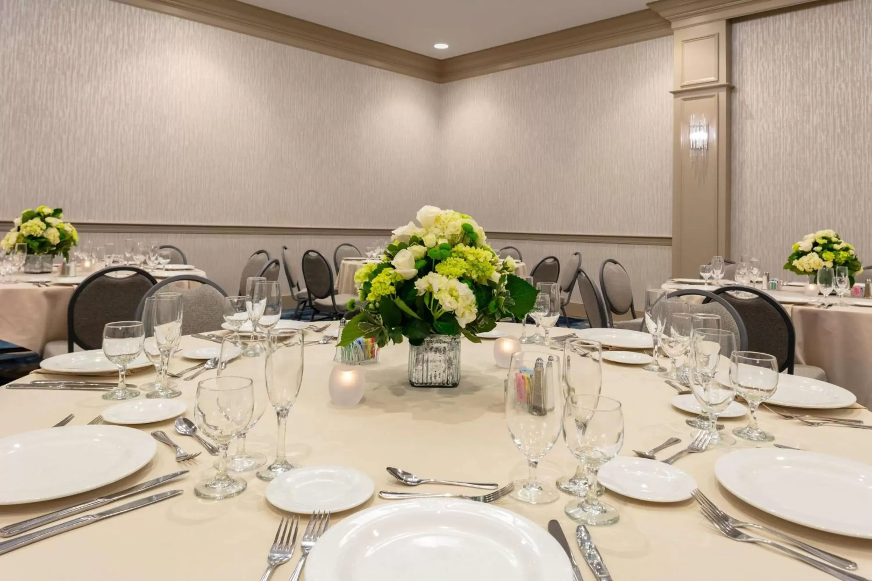 Meeting/conference room, Restaurant/Places to Eat in DoubleTree by Hilton Hotel Burlington Vermont