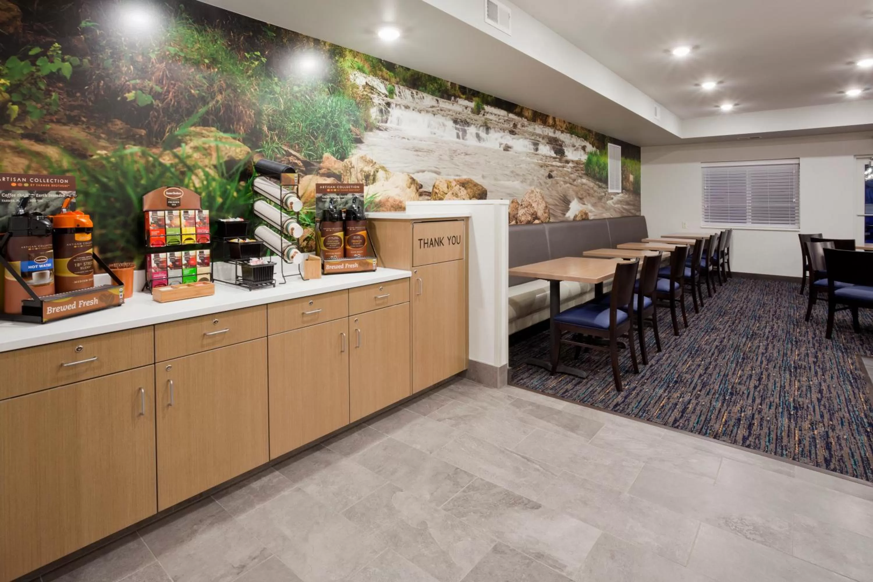 Breakfast in GrandStay Hotel & Suites