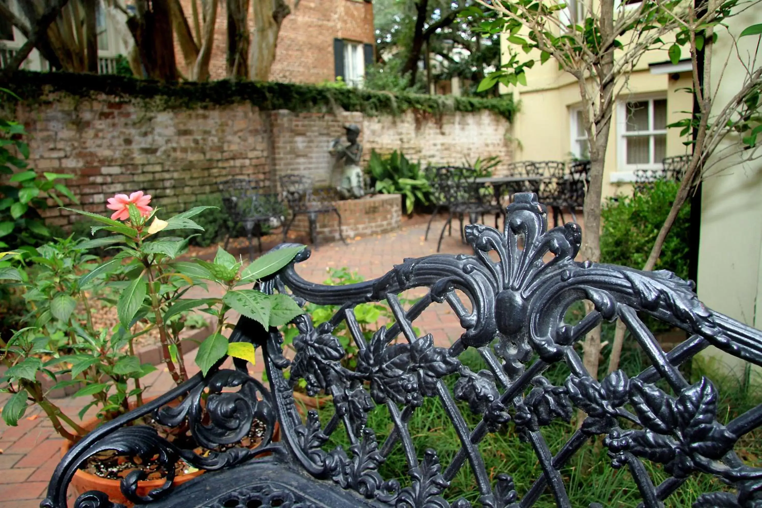 Garden in Eliza Thompson House, Historic Inns of Savannah Collection