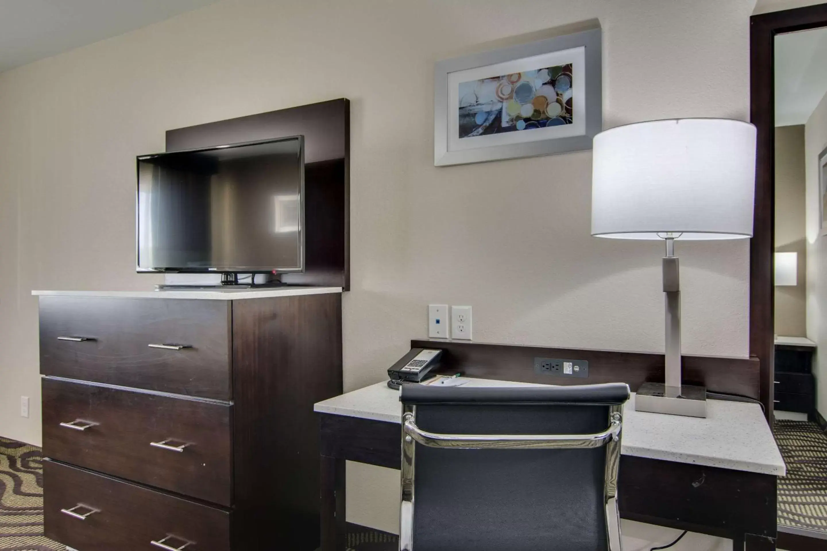 Photo of the whole room, TV/Entertainment Center in Quality Inn & Suites Athens University Area