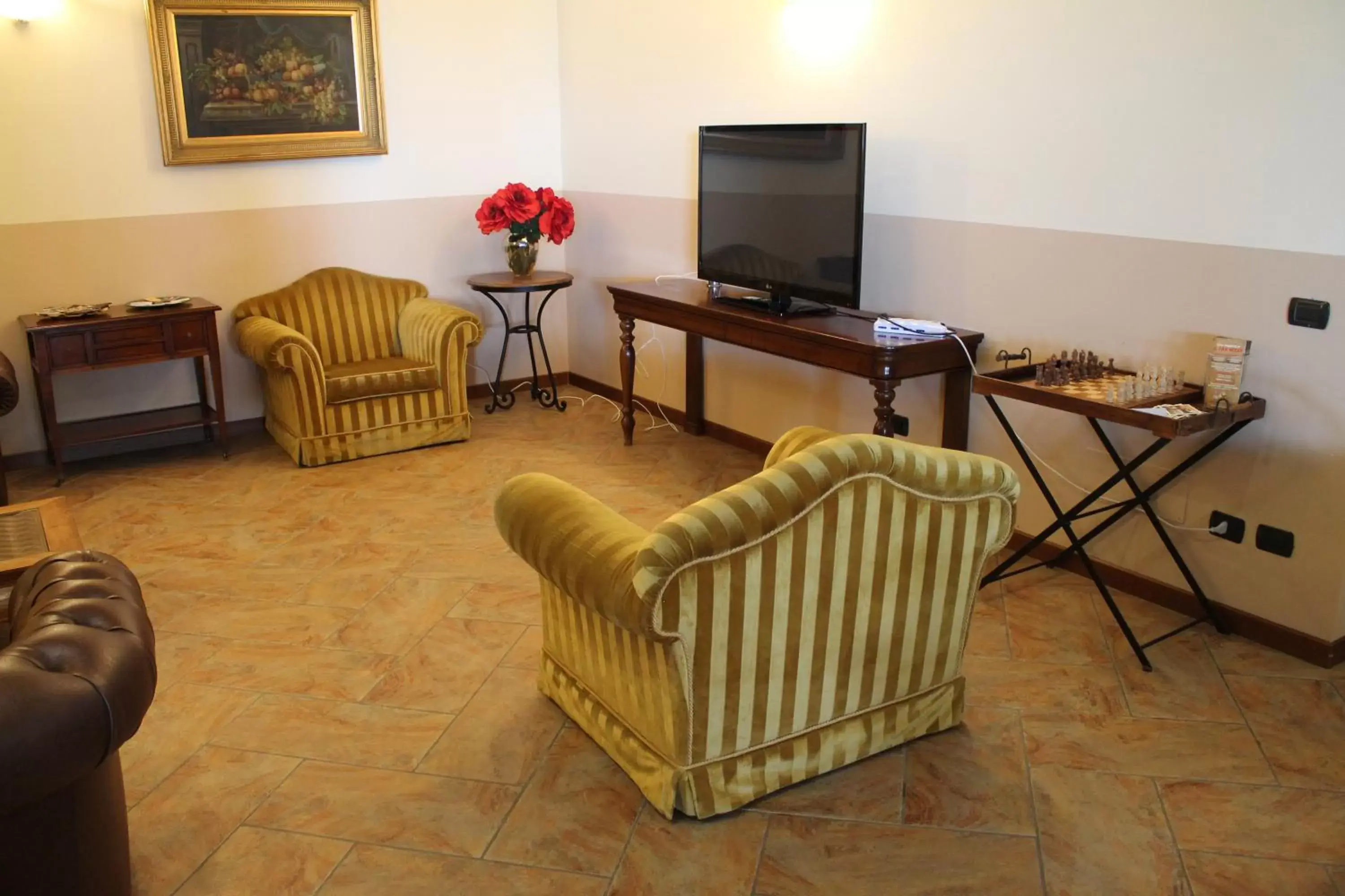 Seating area, TV/Entertainment Center in Hotel Don Carlo