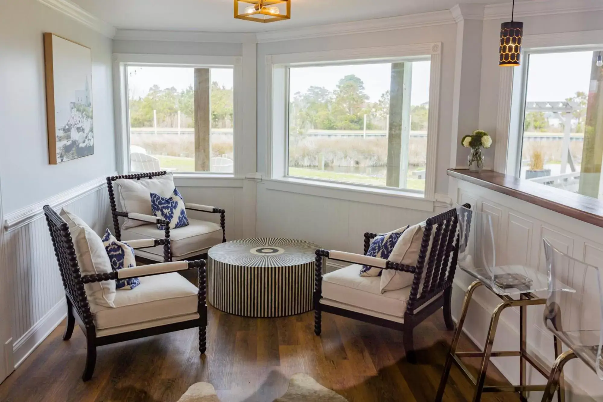 Seating Area in The Burrus House Inn Waterfront Suites