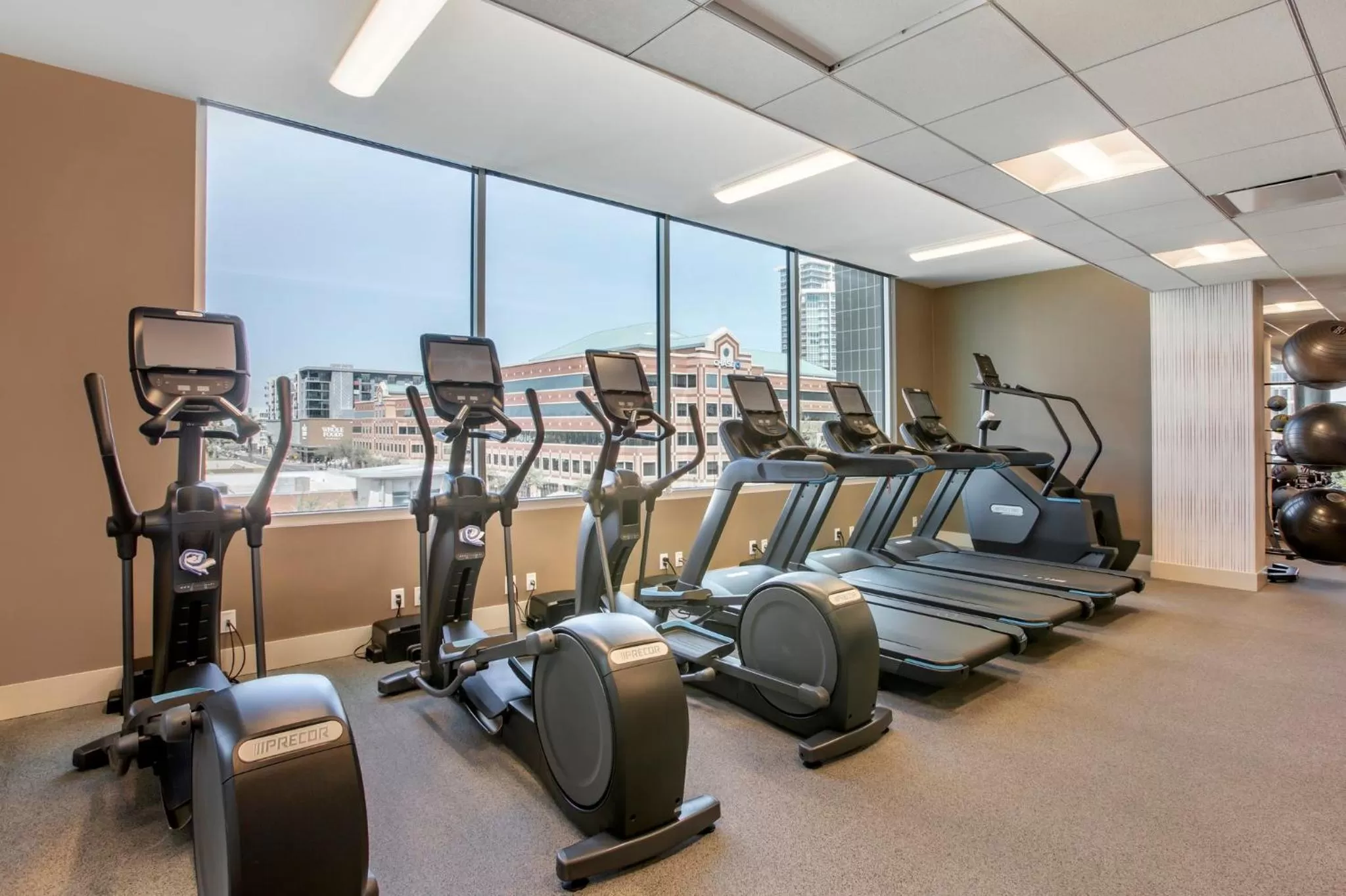 Fitness centre/facilities in Omni Tempe Hotel at ASU