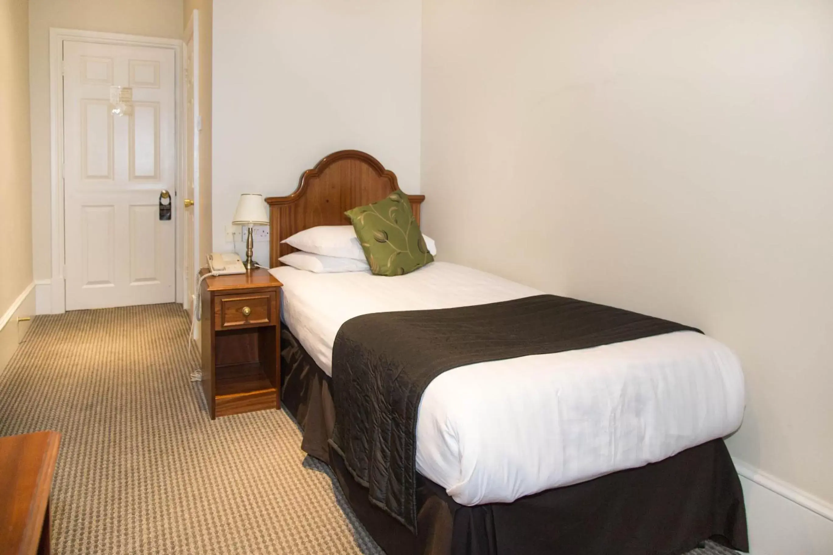 Bed in Kensington Gardens Hotel