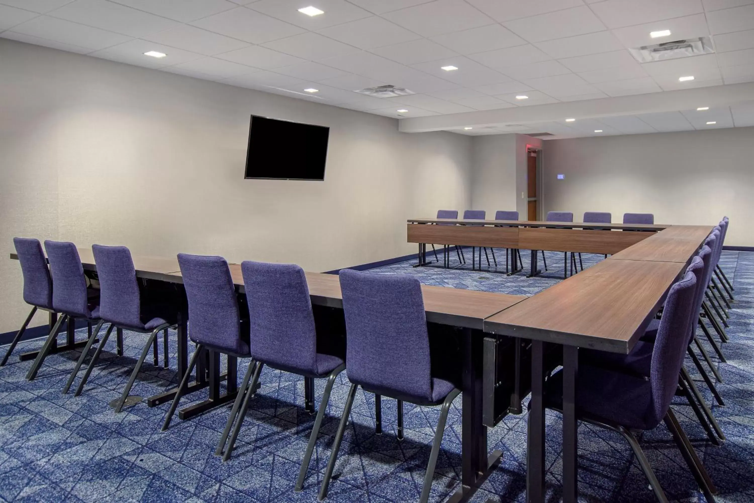 Meeting/conference room in Courtyard by Marriott Cincinnati Airport
