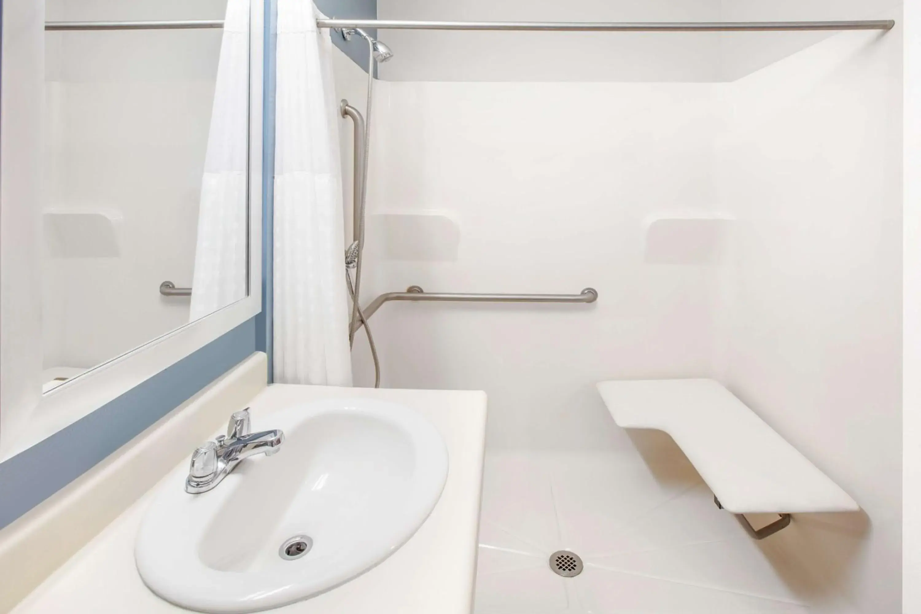 Bathroom in Extended Stay America Select Suites - Springdale