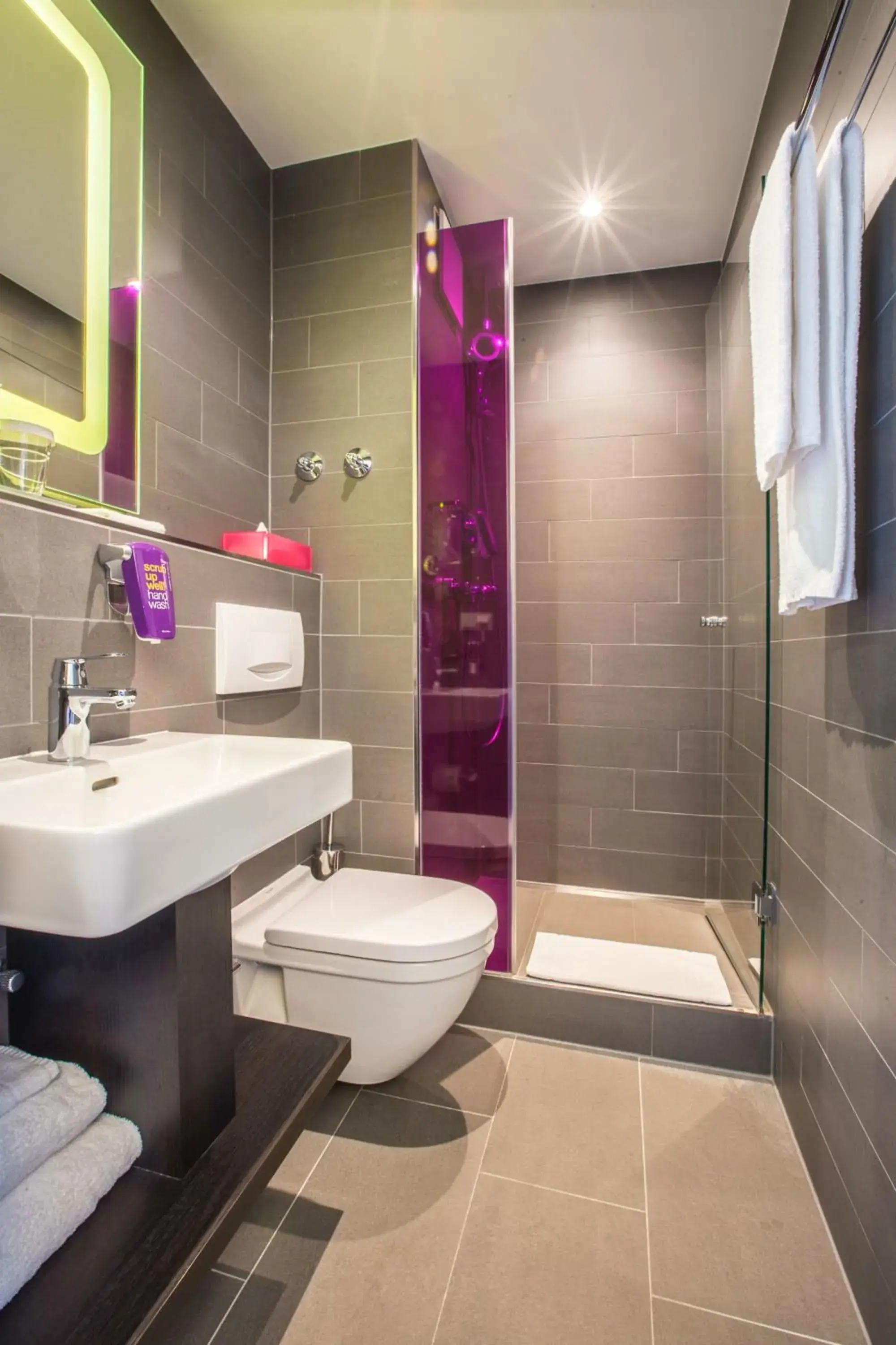 Bathroom in Park Inn by Radisson Nurnberg