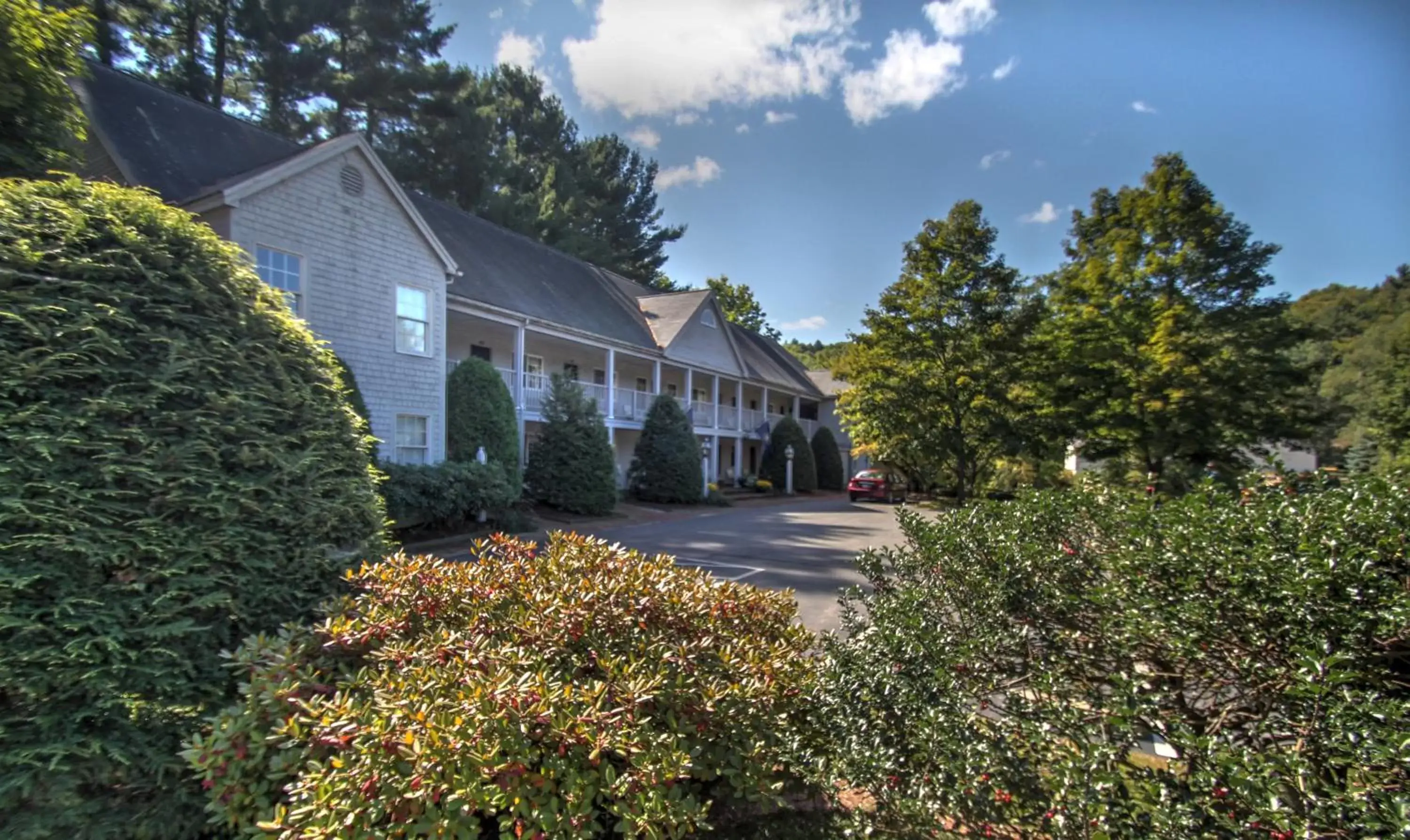 Property building in Riverhouse by Weekender formerly Jack Daniels Inn Property building in Riverhouse by Weekender formerly Jack Daniels Inn