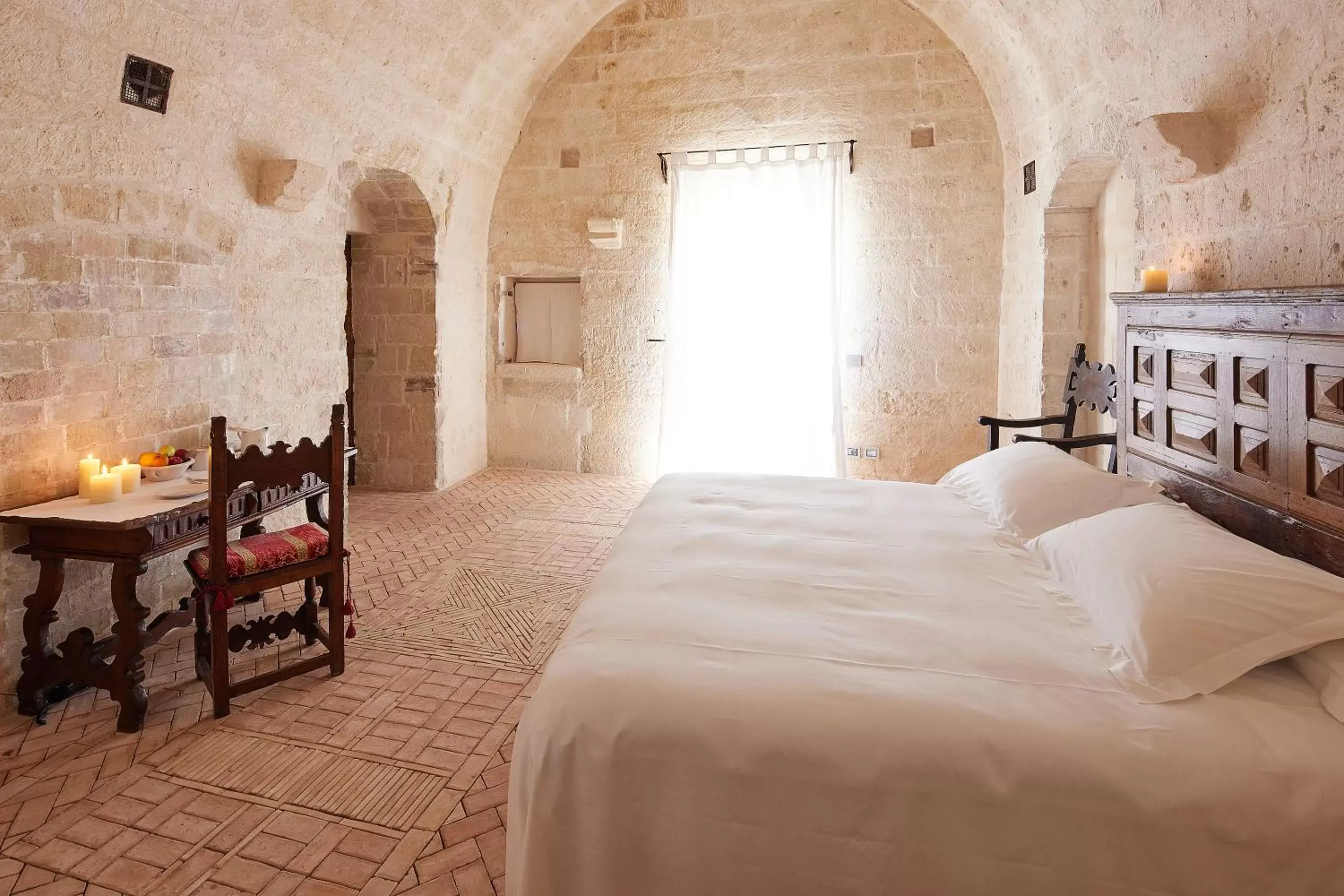 Photo of the whole room, Bed in Sextantio Le Grotte Della Civita