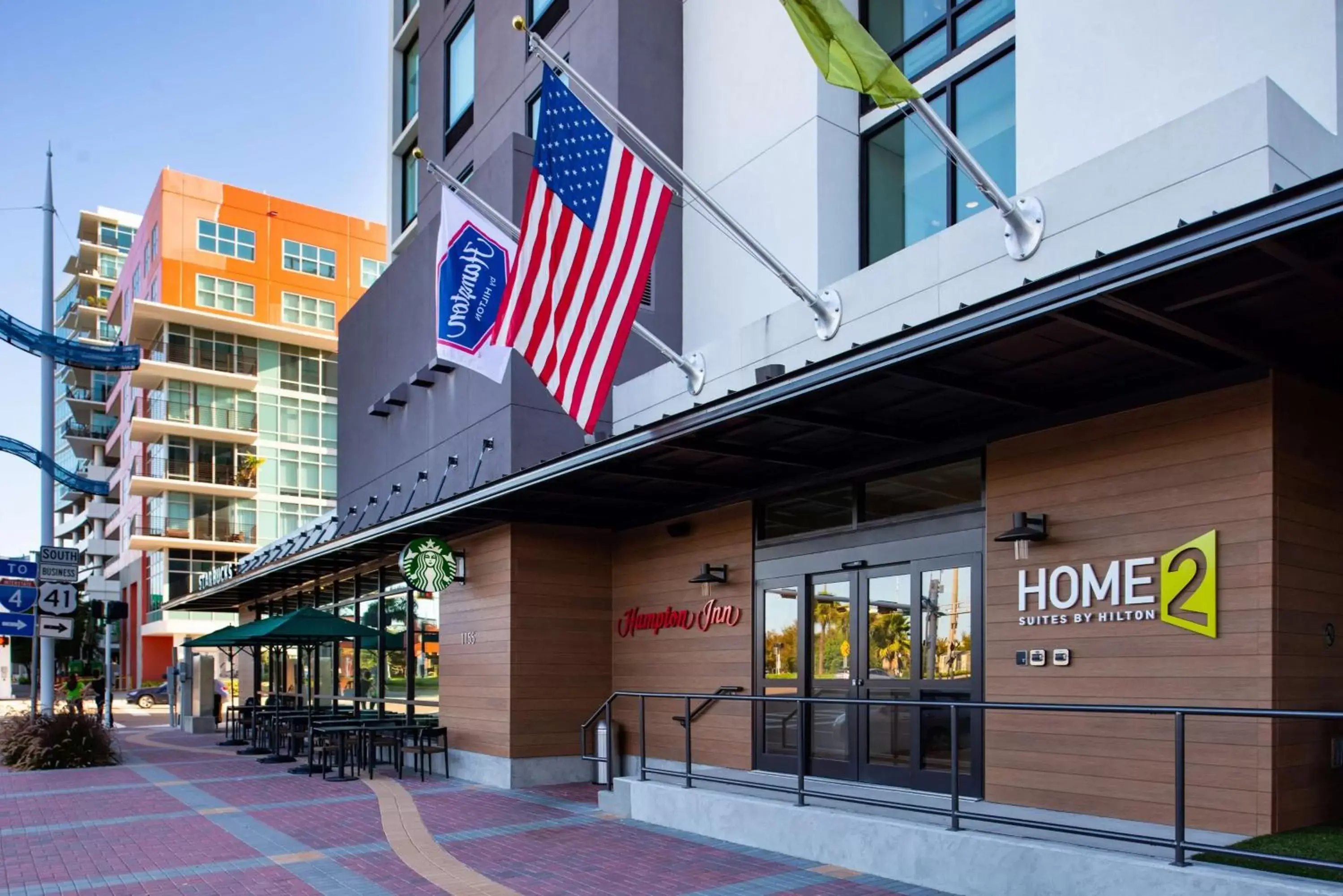 Property building in Hampton Inn Tampa Downtown Channel District Property building in Hampton Inn Tampa Downtown Channel District