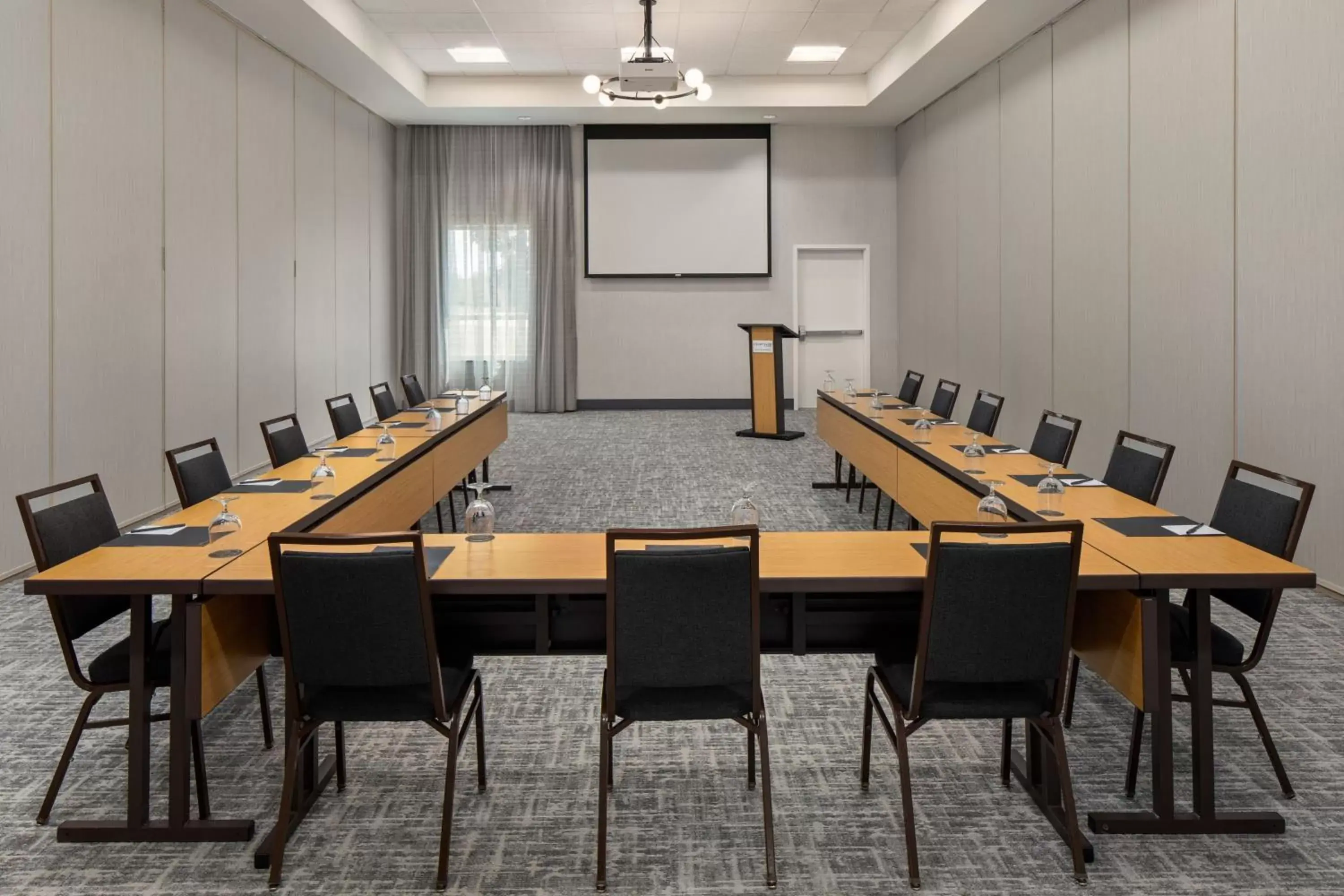 Meeting/conference room in Courtyard Mankato Hotel & Event Center