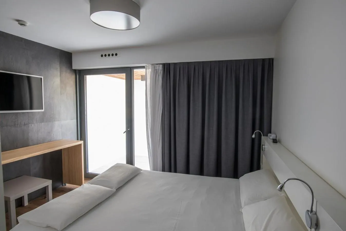 Photo of the whole room, Bed in Hotel Restaurant Santiago