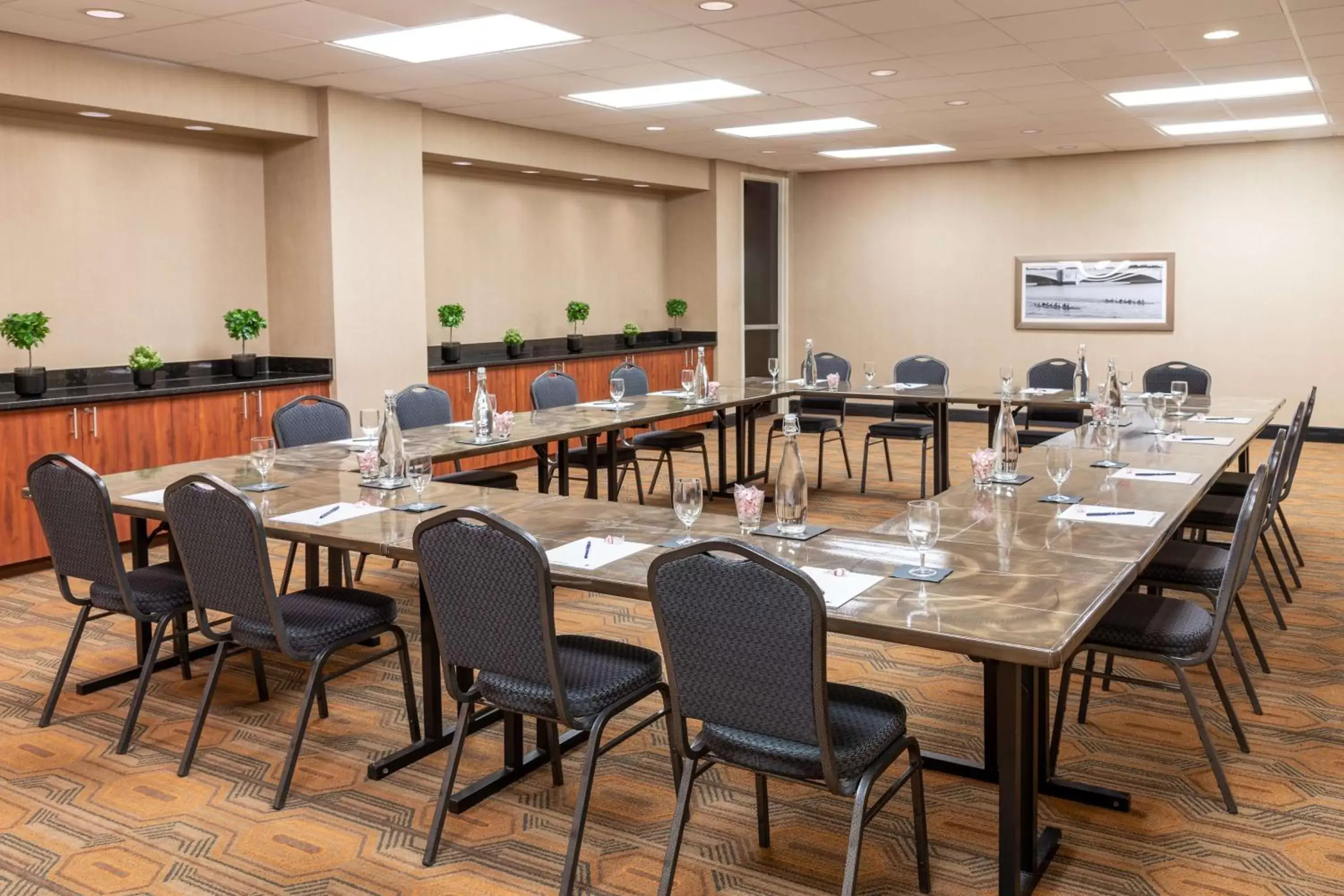 Meeting/conference room in DoubleTree Suites by Hilton Hotel Columbus Downtown