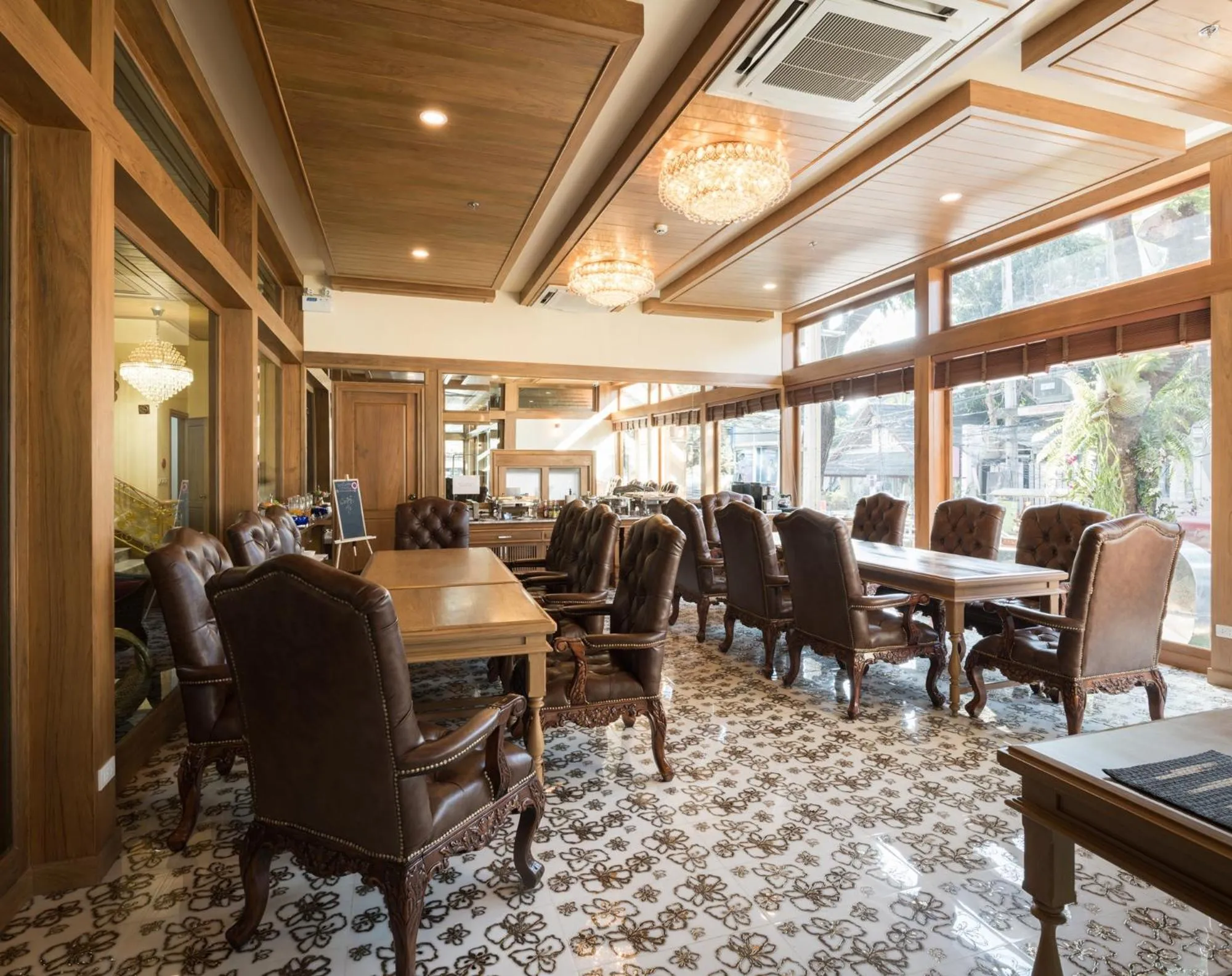 Restaurant/places to eat in Peak Nimman Prestige Hotel