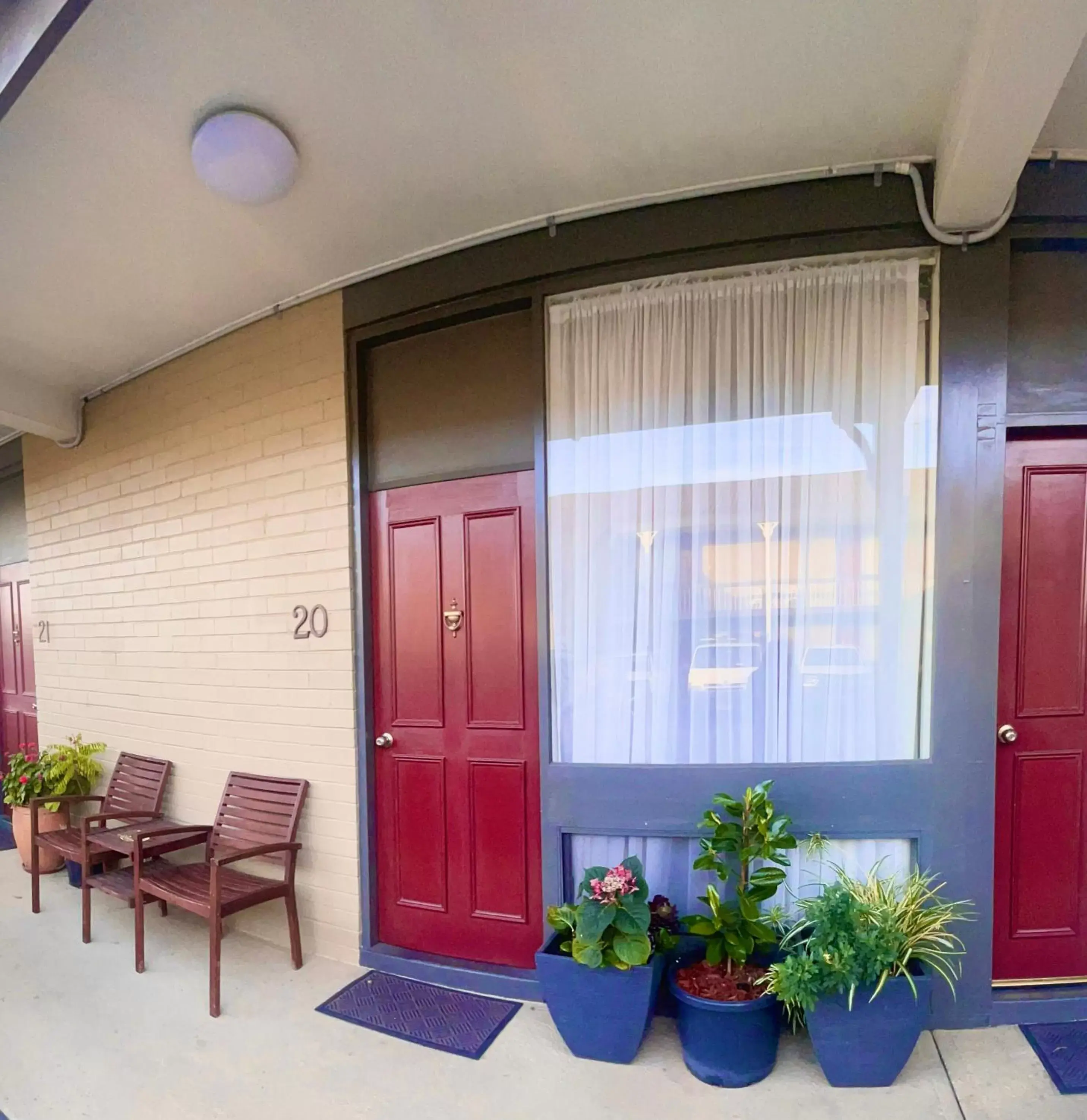 Seating area in Goulburn Motor Inn