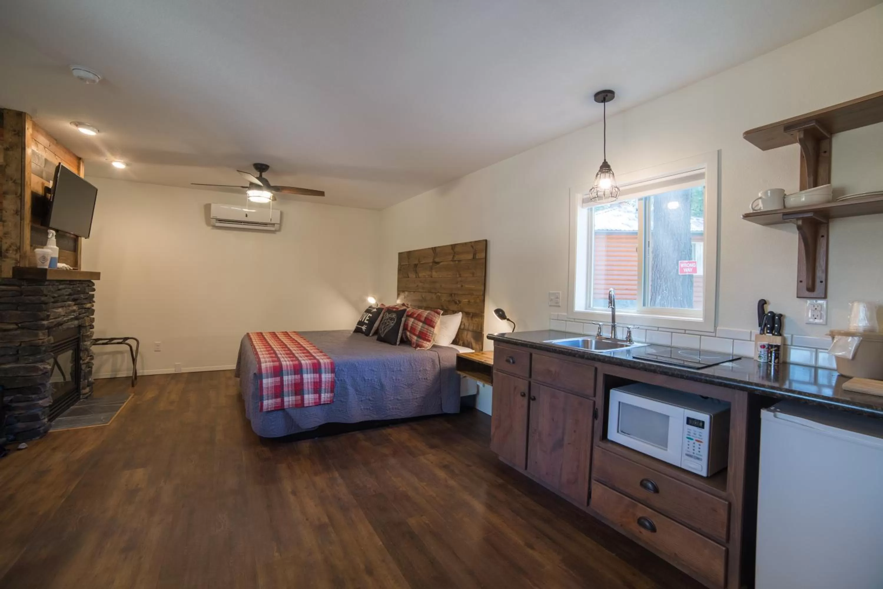 Kitchen or kitchenette in Eagle Cap Chalets