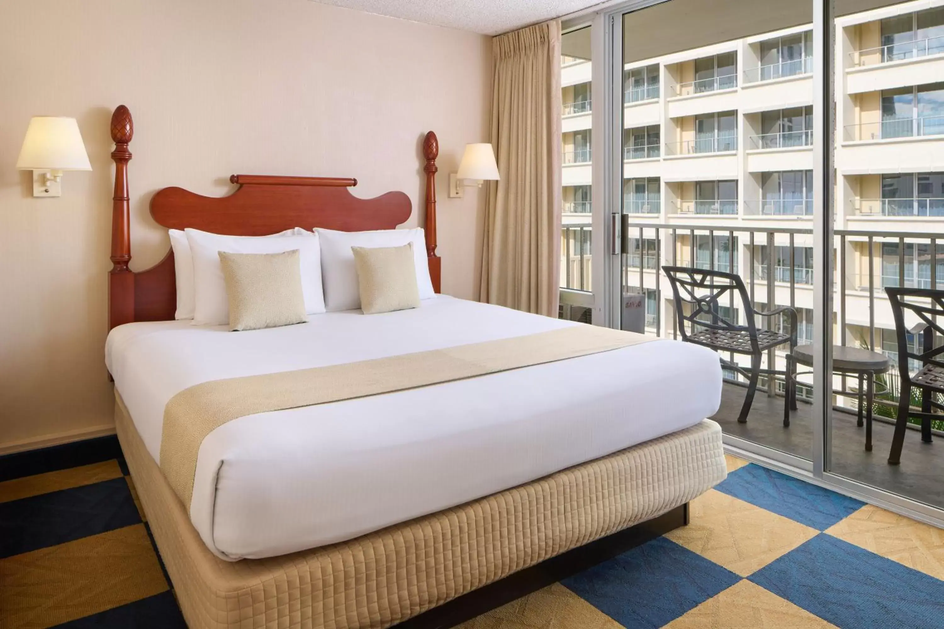 Bed in Ewa Hotel Waikiki