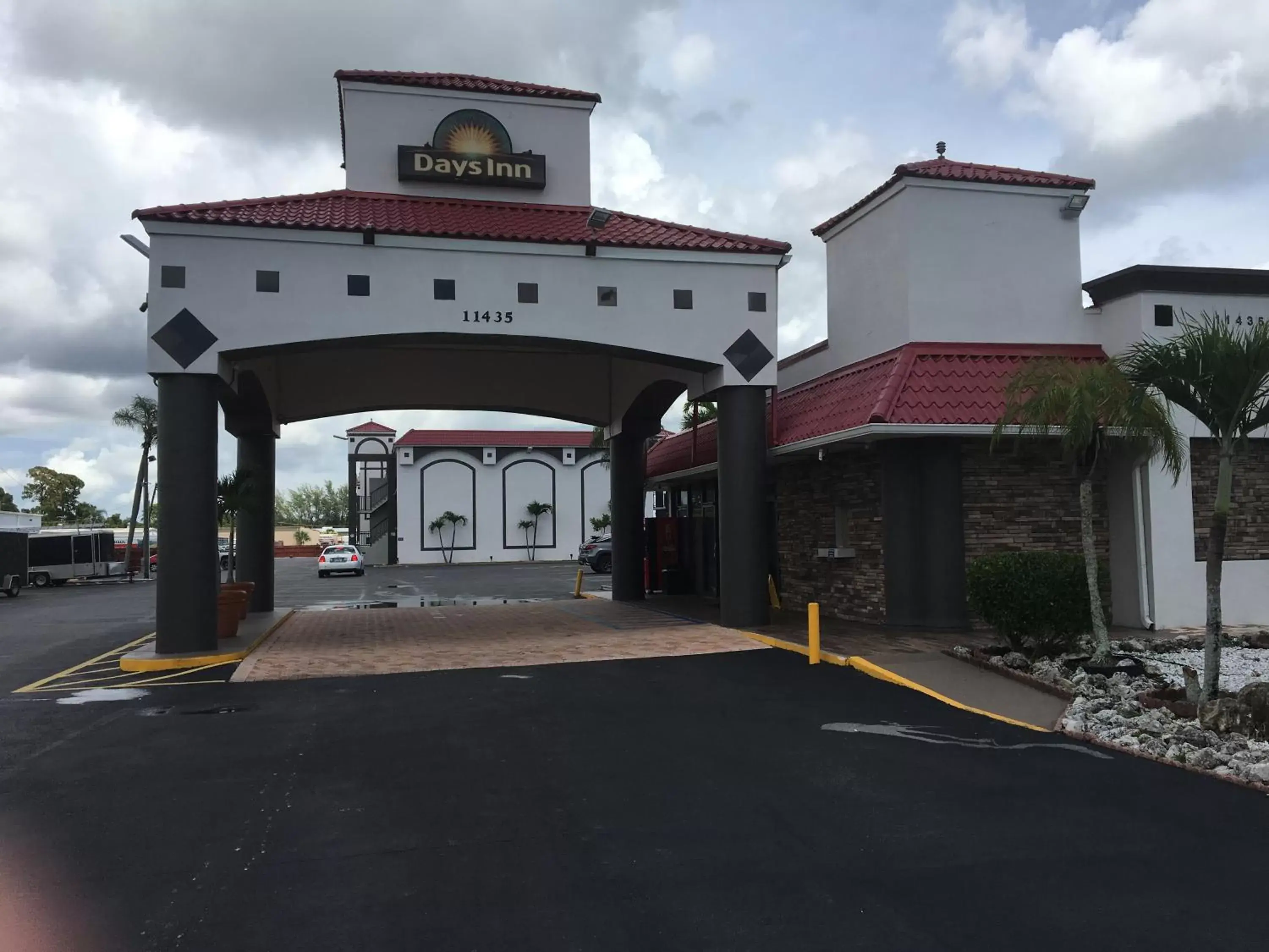 Facade/entrance, Property Building in Days Inn by Wyndham Fort Myers