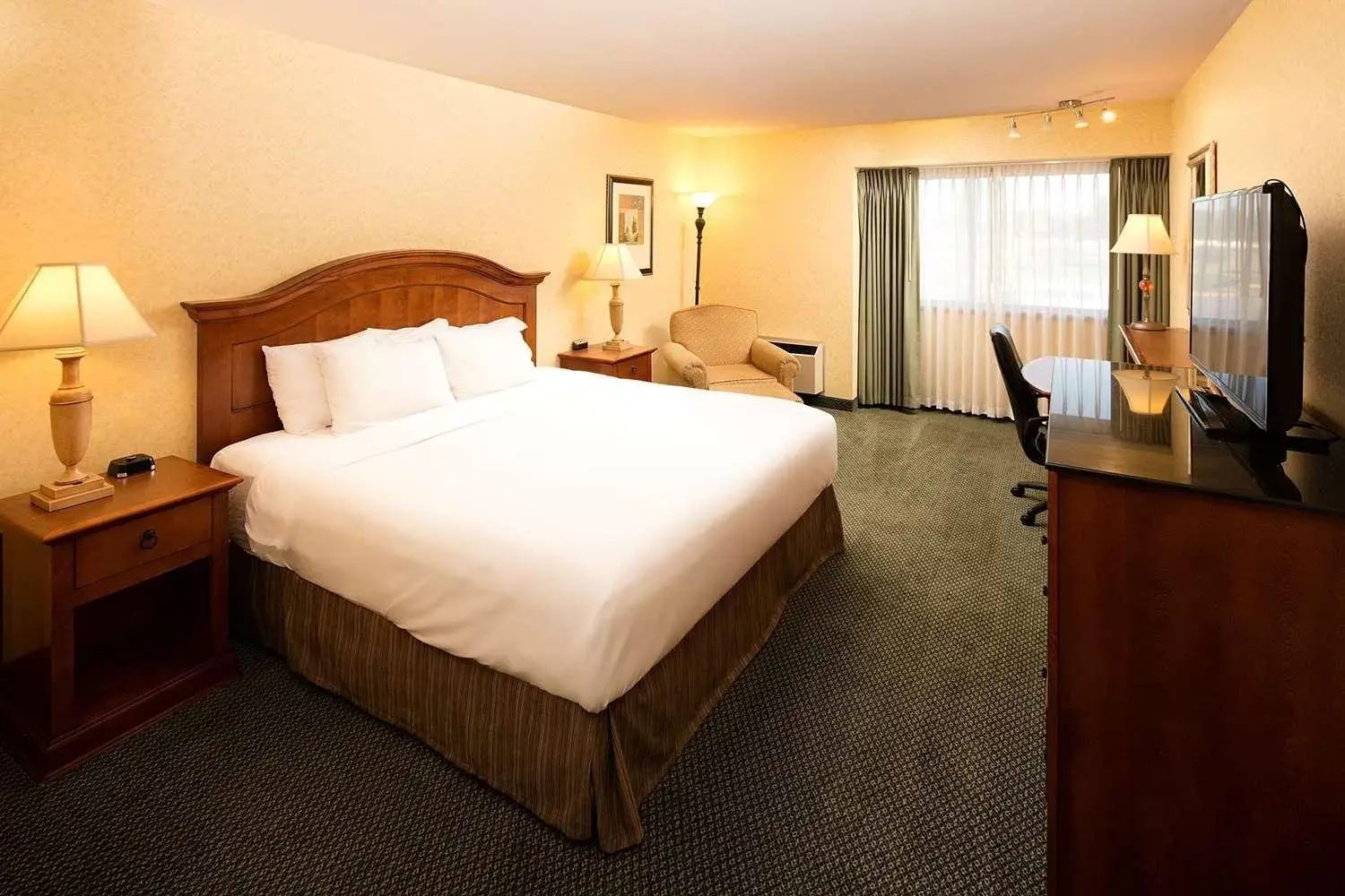 Photo of the whole room, Bed in Red Lion Hotel Wenatchee City Center