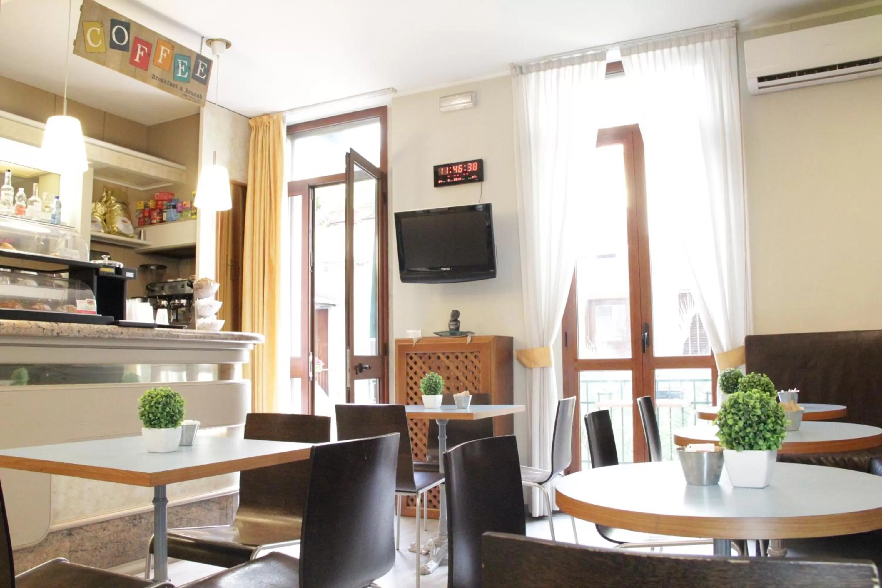 Communal lounge/ TV room in Hotel MM Dateo