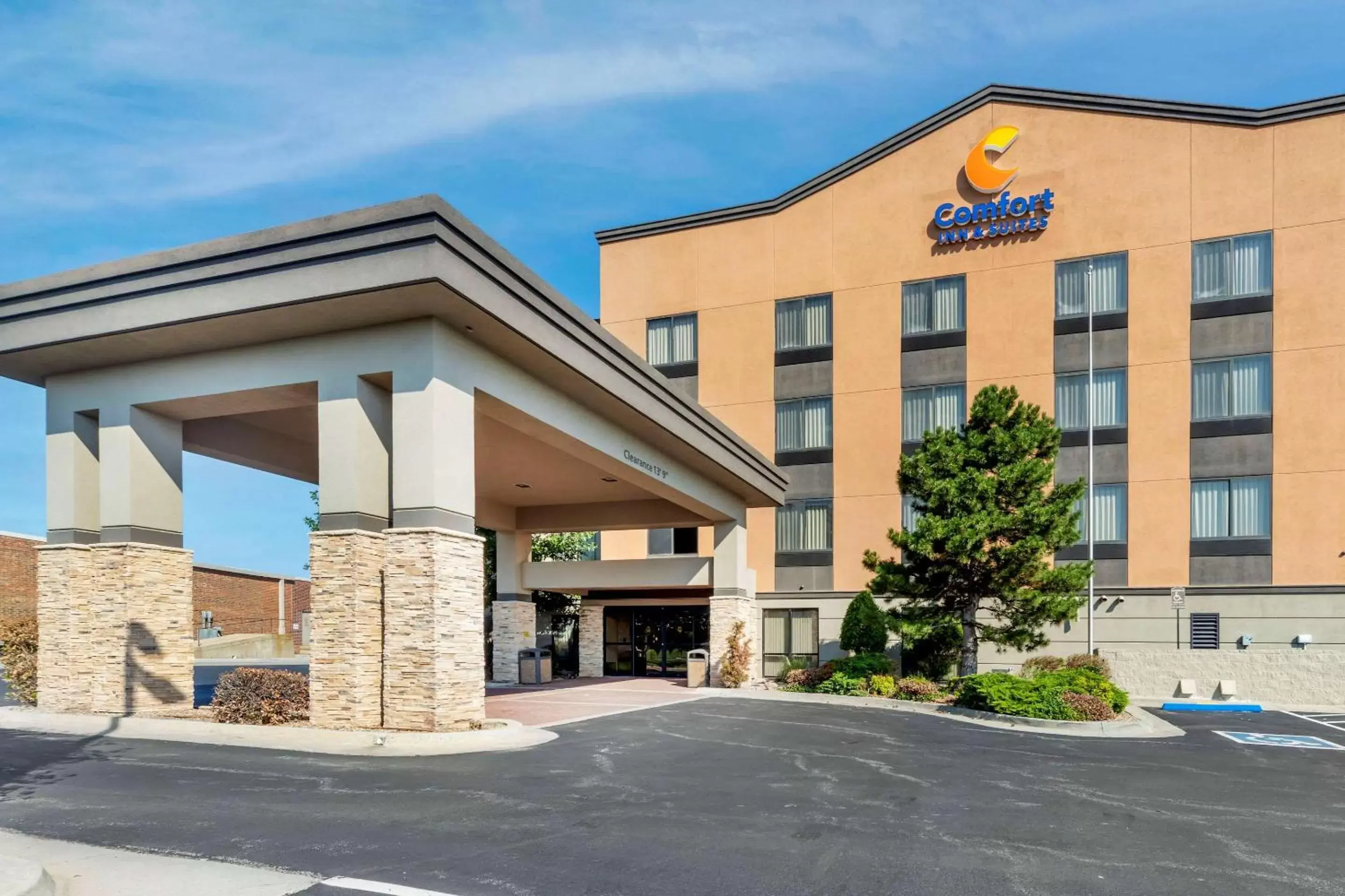 Property Building in Comfort Inn & Suites Weatherford