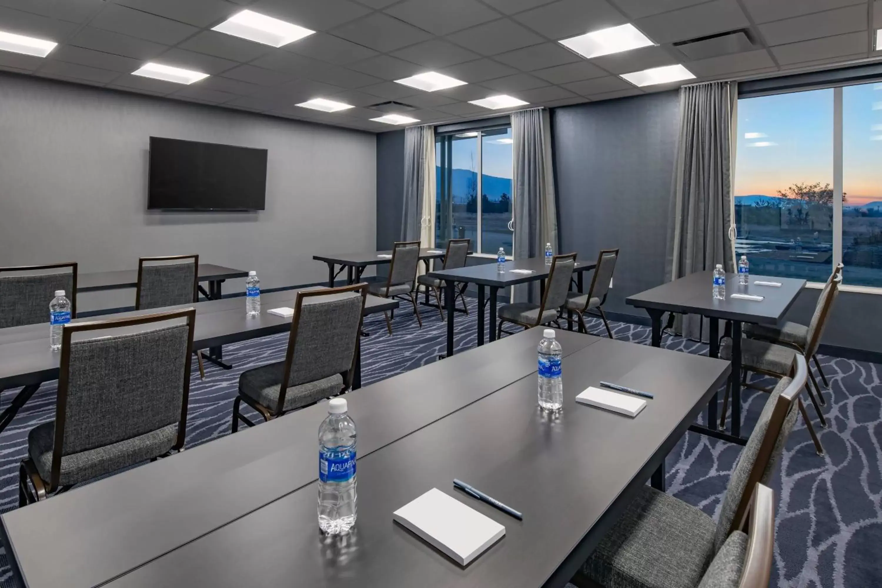 Meeting/conference room in Fairfield Inn & Suites by Marriott Klamath Falls