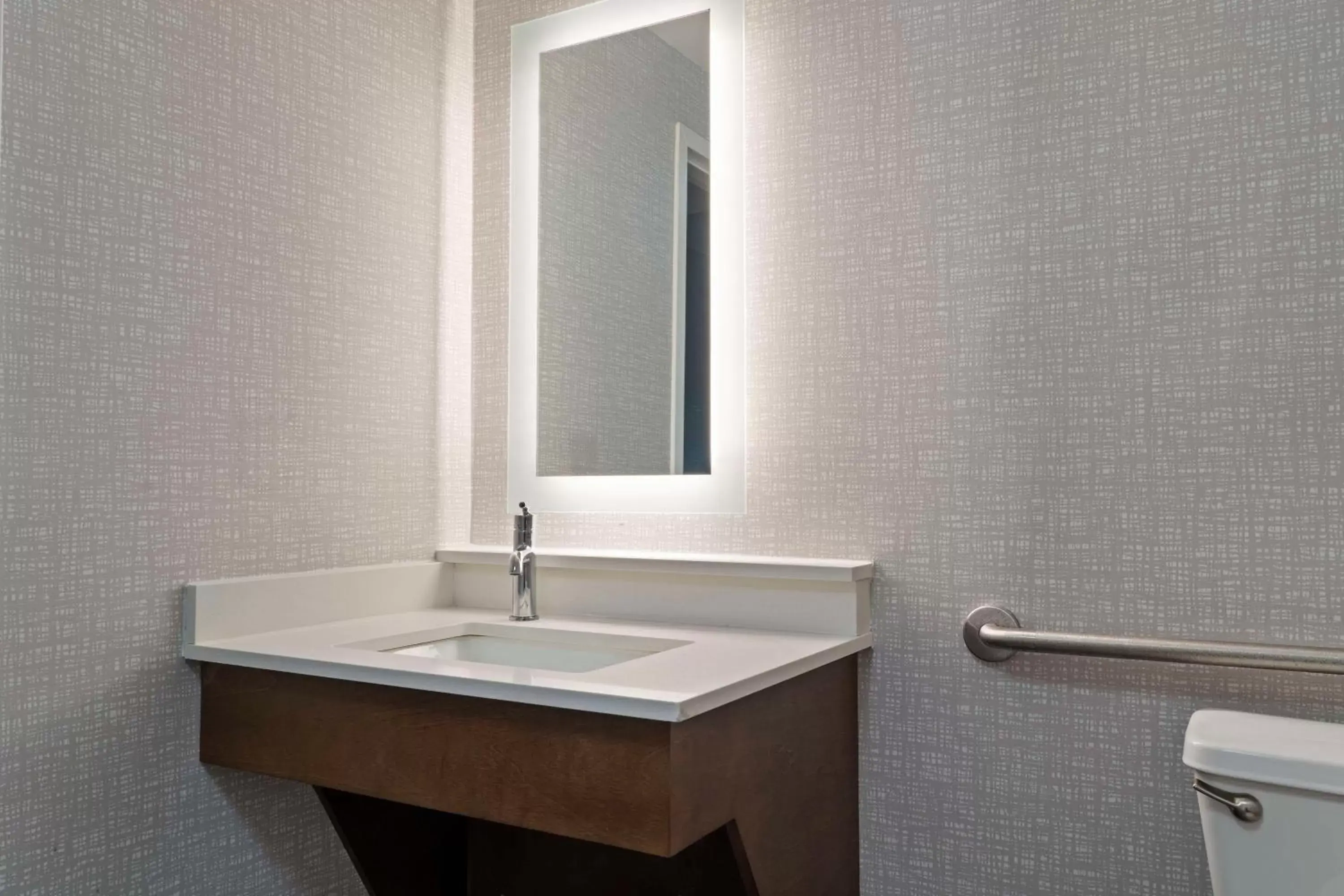 Bathroom in Hampton Inn & Suites Newport News-Airport - Oyster Point Area