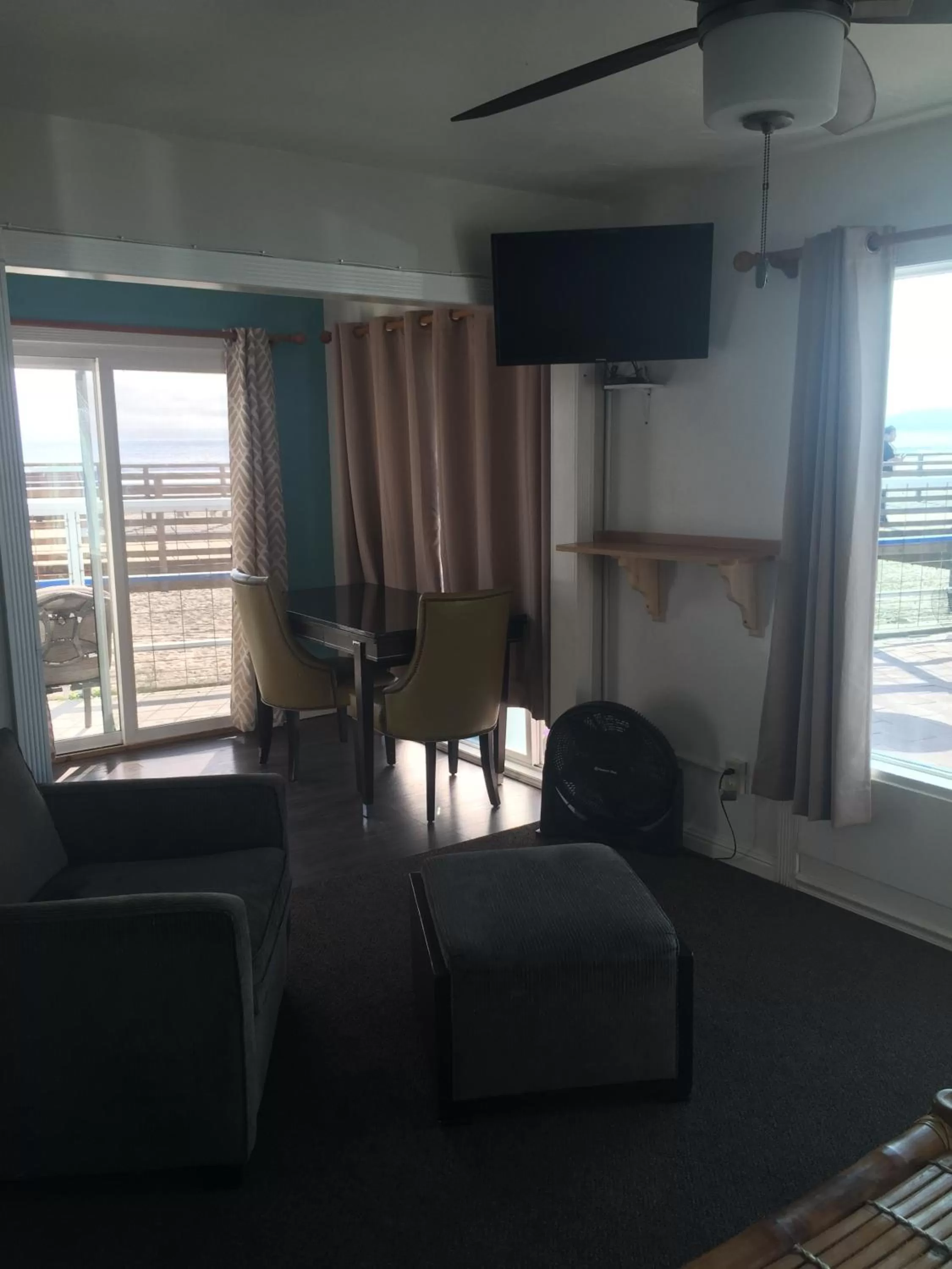 TV and multimedia in Dolphin Cove Motel