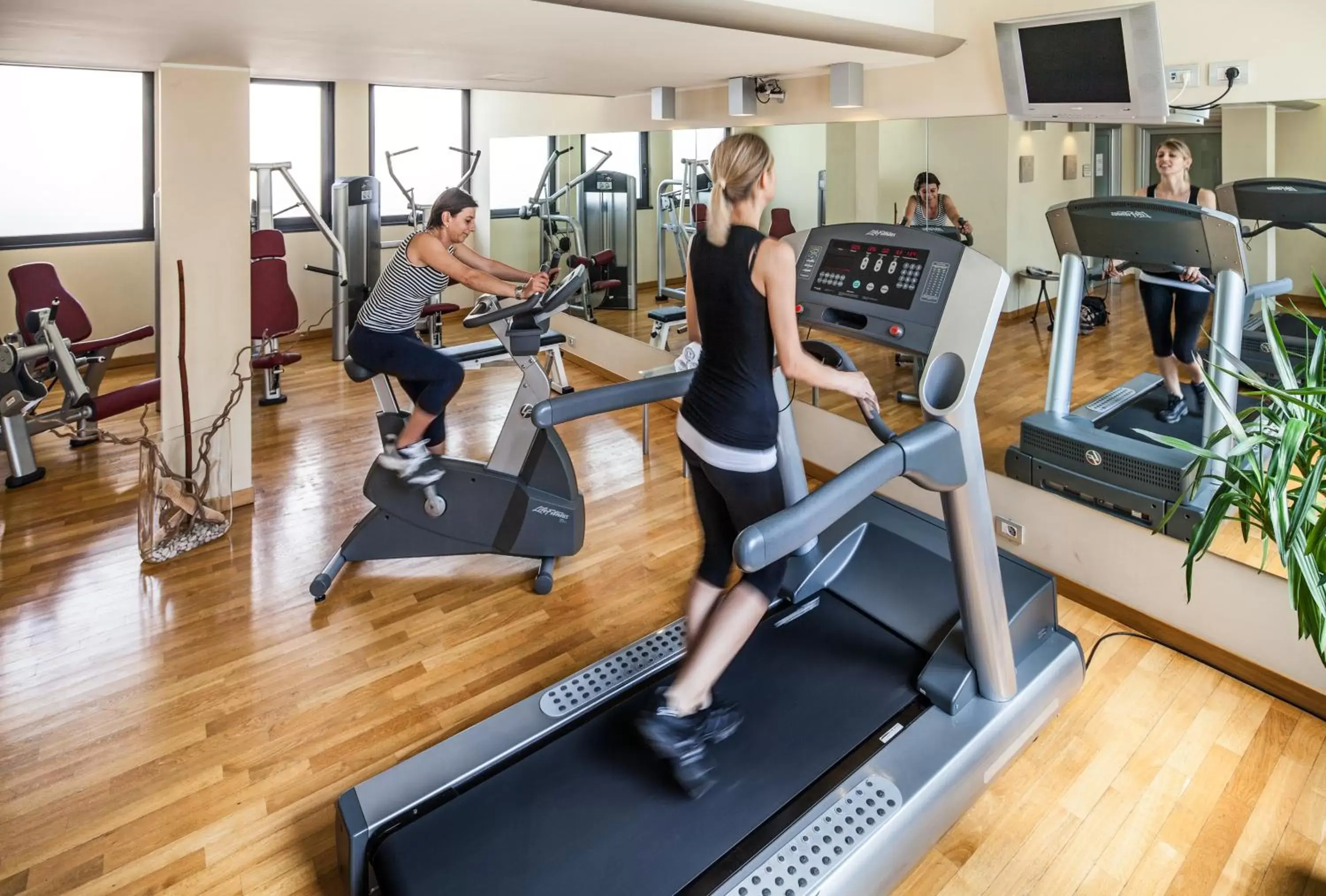 People, Fitness Center/Facilities in Cosmo Hotel Palace