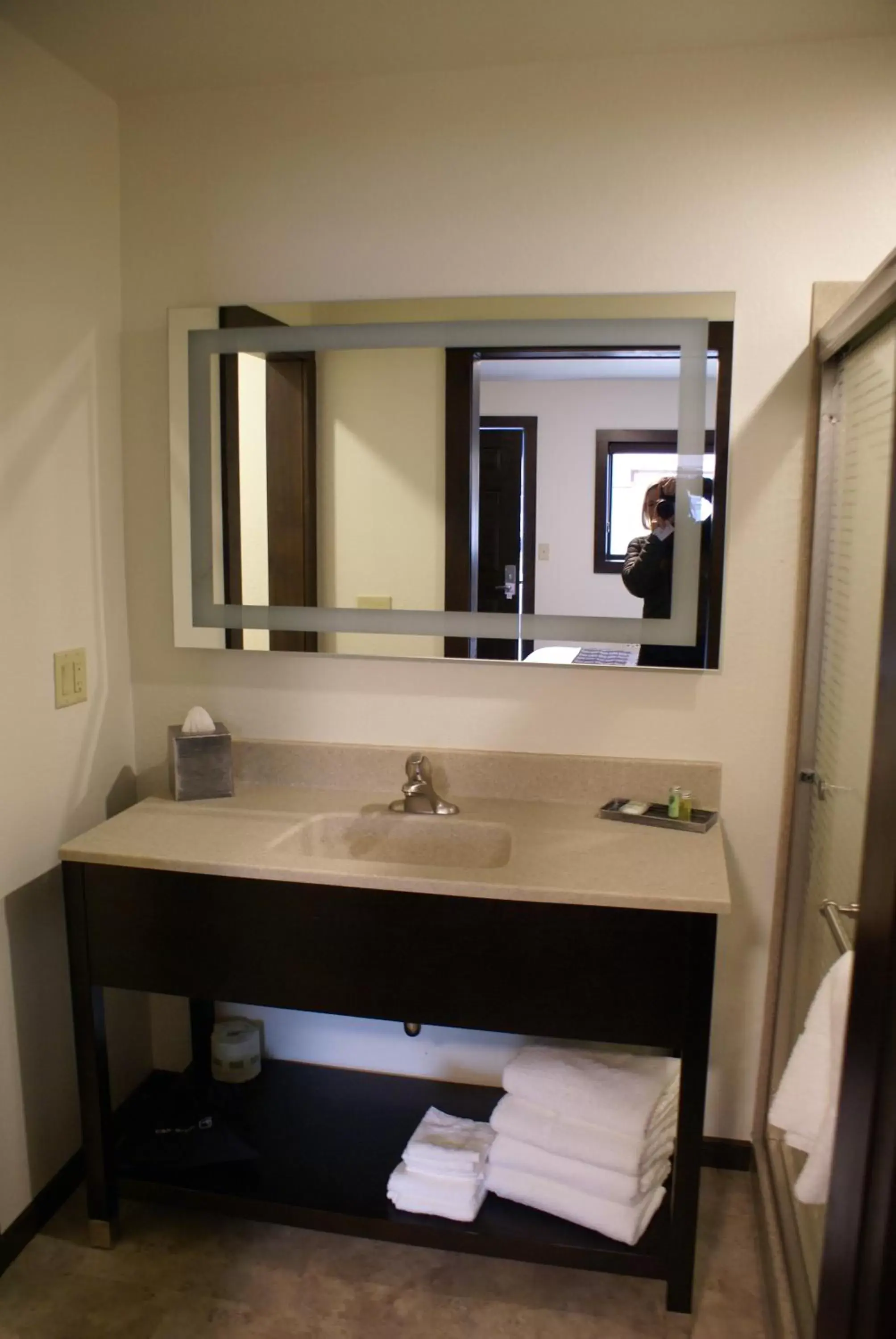 Bedroom, Bathroom in Boarders Inn & Suites by Cobblestone Hotels - Syracuse