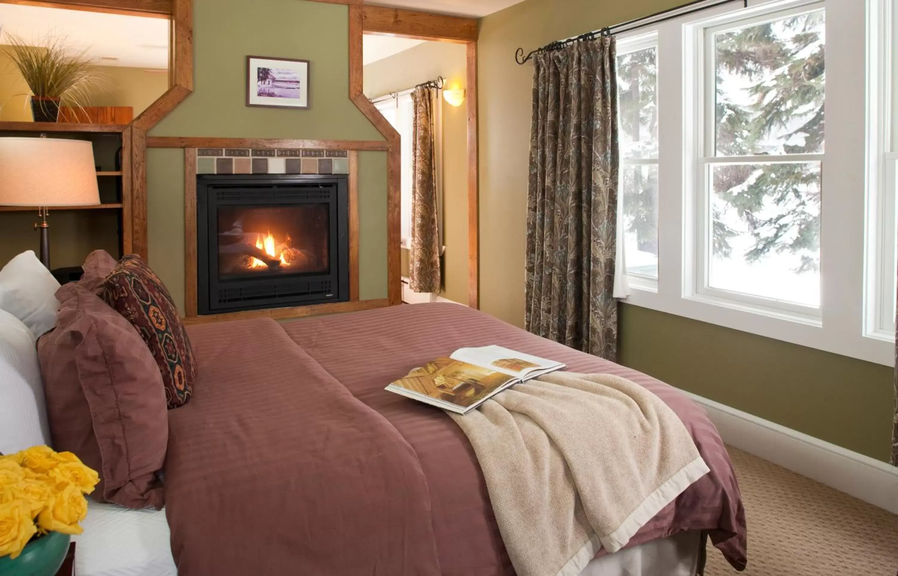 Bed in Lake Pointe Inn