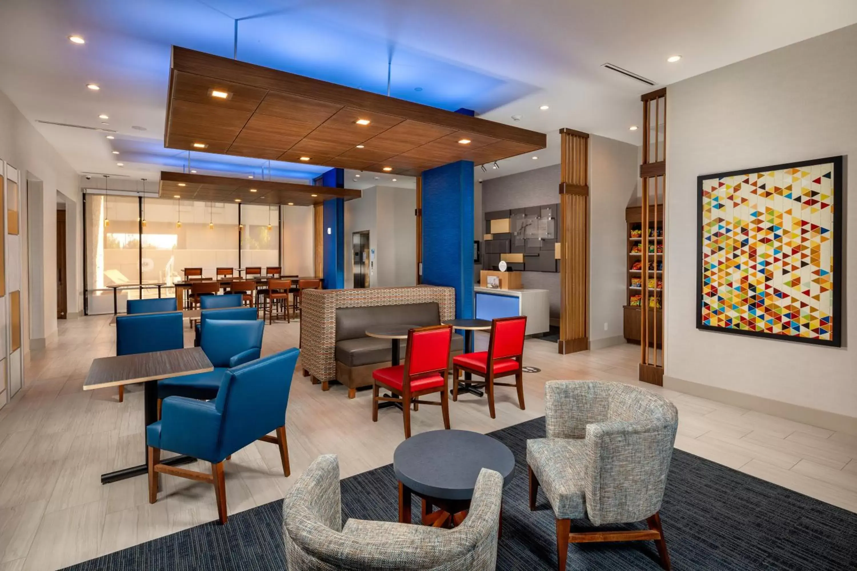 Breakfast, Lounge/Bar in Holiday Inn Express & Suites Chatsworth, an IHG Hotel