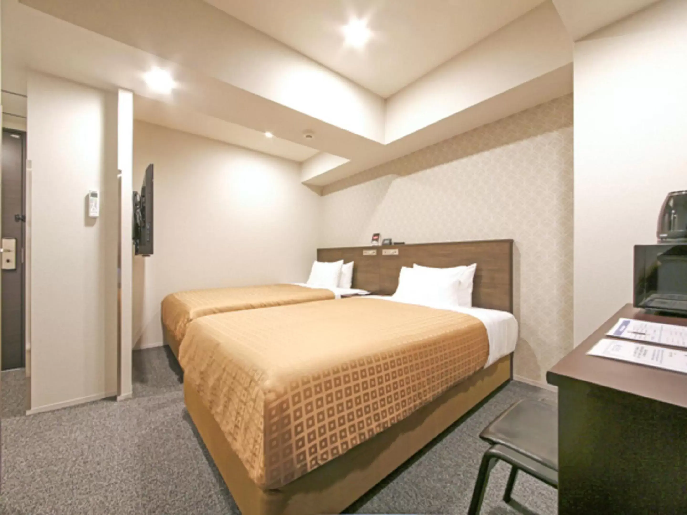 Photo of the whole room, Bed in HOTEL LiVEMAX Chiba Chuo-Ekimae