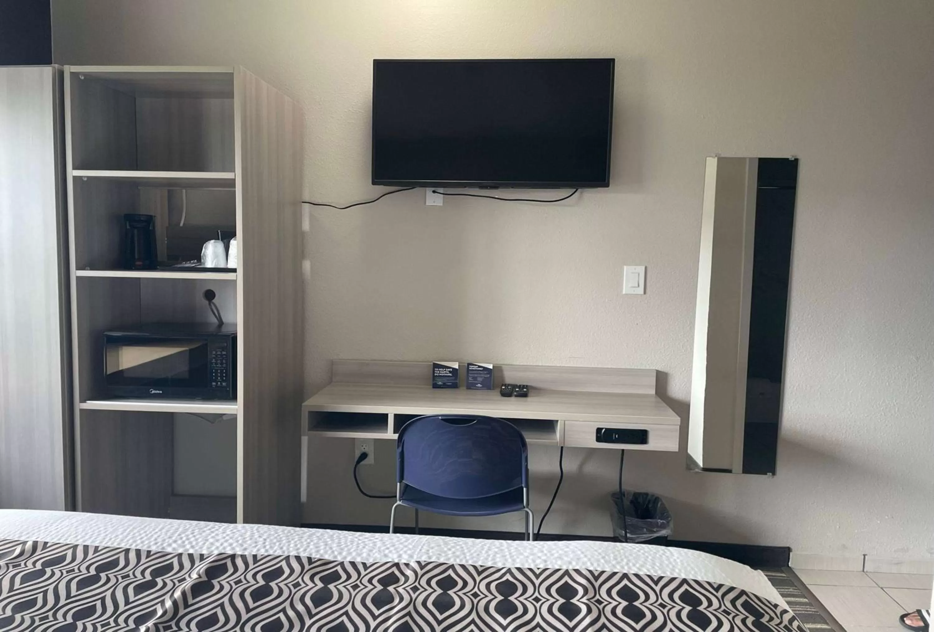 Photo of the whole room, Bed in Microtel Inn & Suites by Wyndham Bossier City