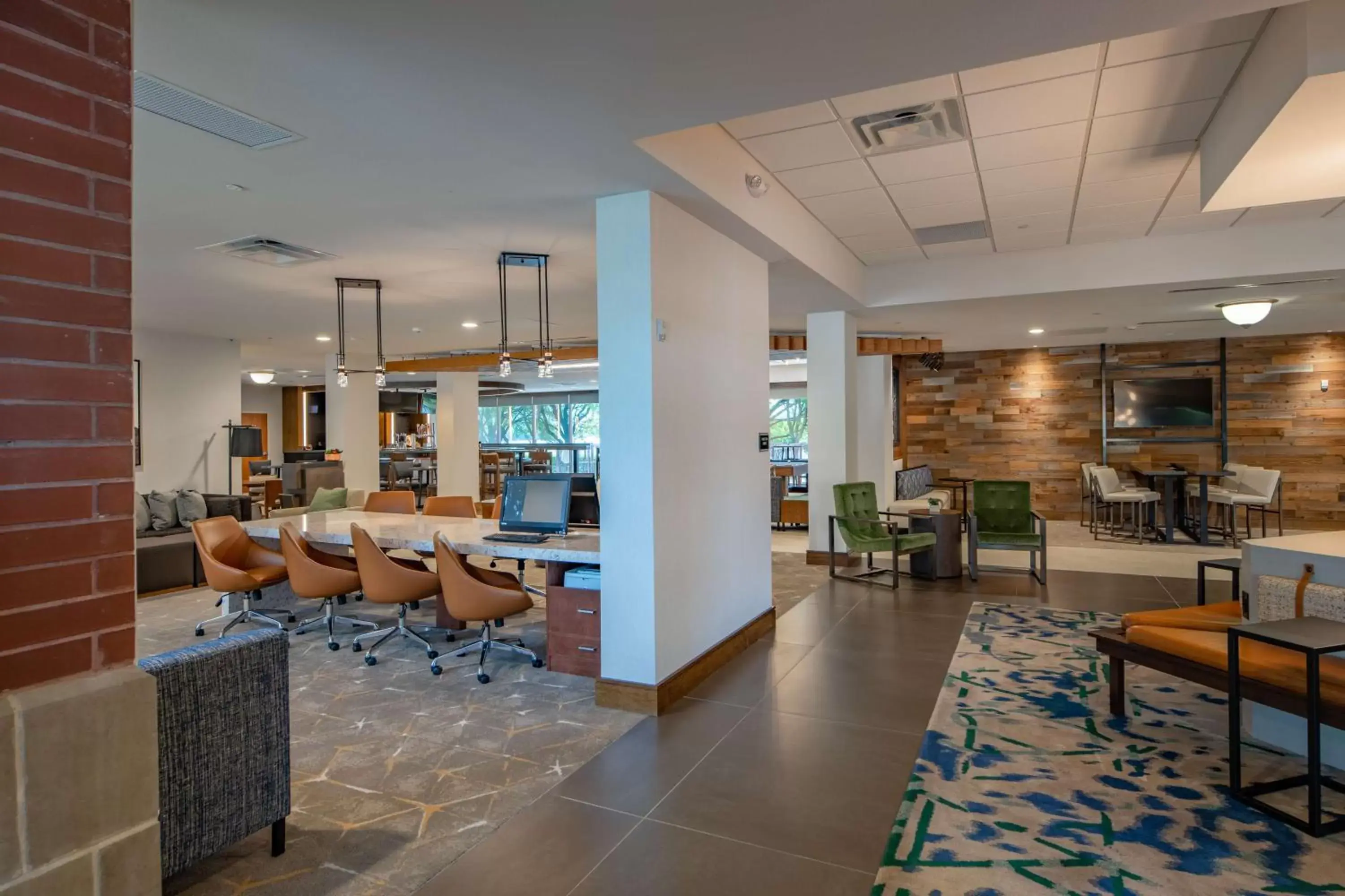 Business facilities, Lounge/Bar in DoubleTree by Hilton Dallas-Farmers Branch