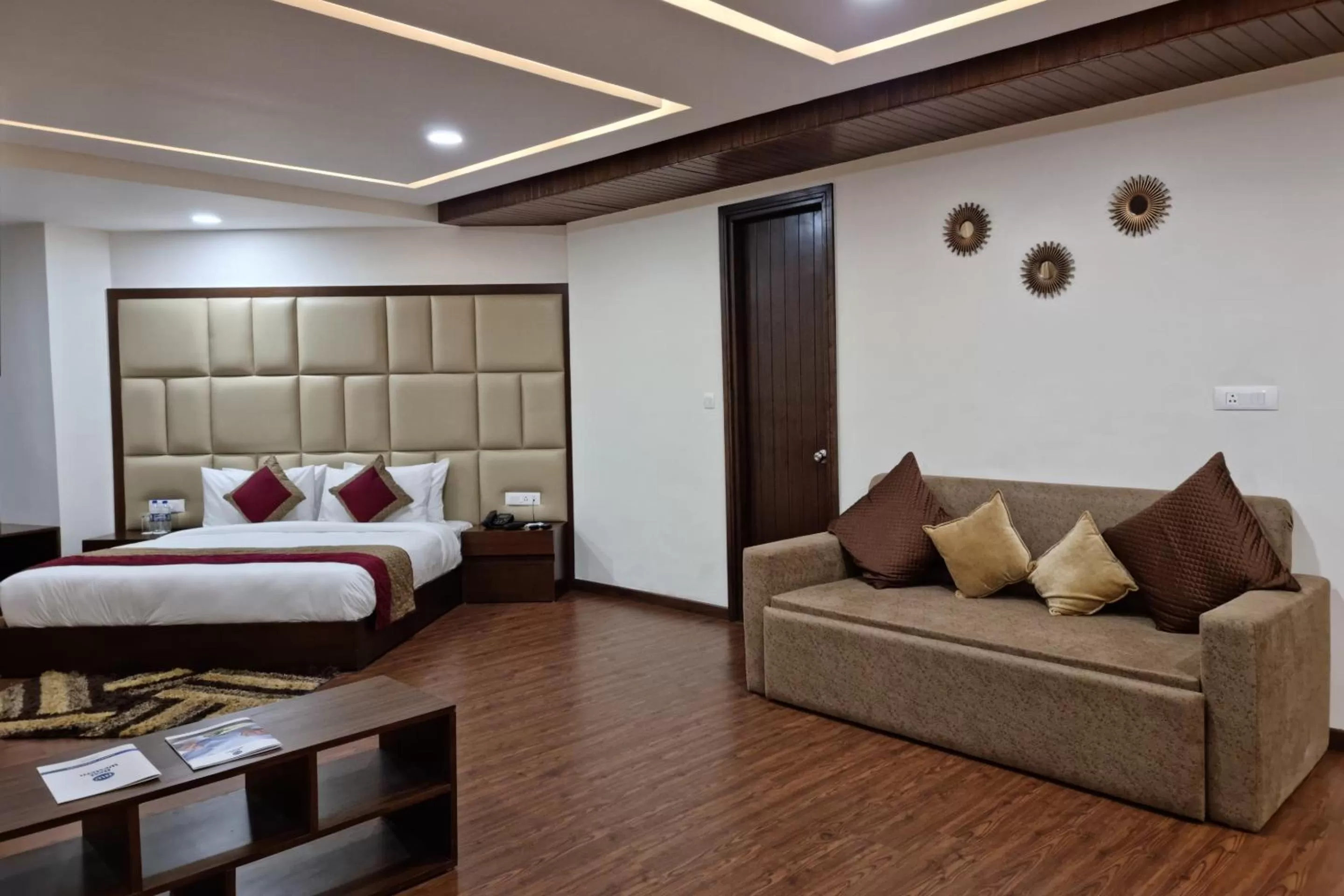 Photo of the whole room, Bed in Best Western Dalhousie