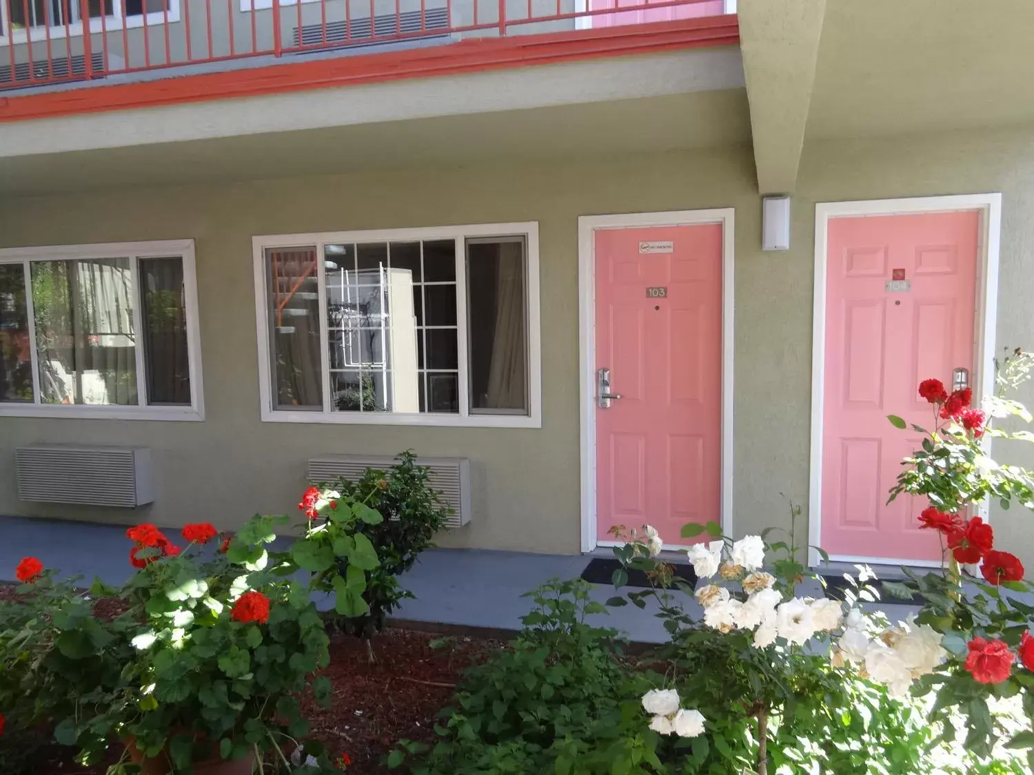 Property building, Patio/Outdoor Area in The Flamingo Motel San Jose