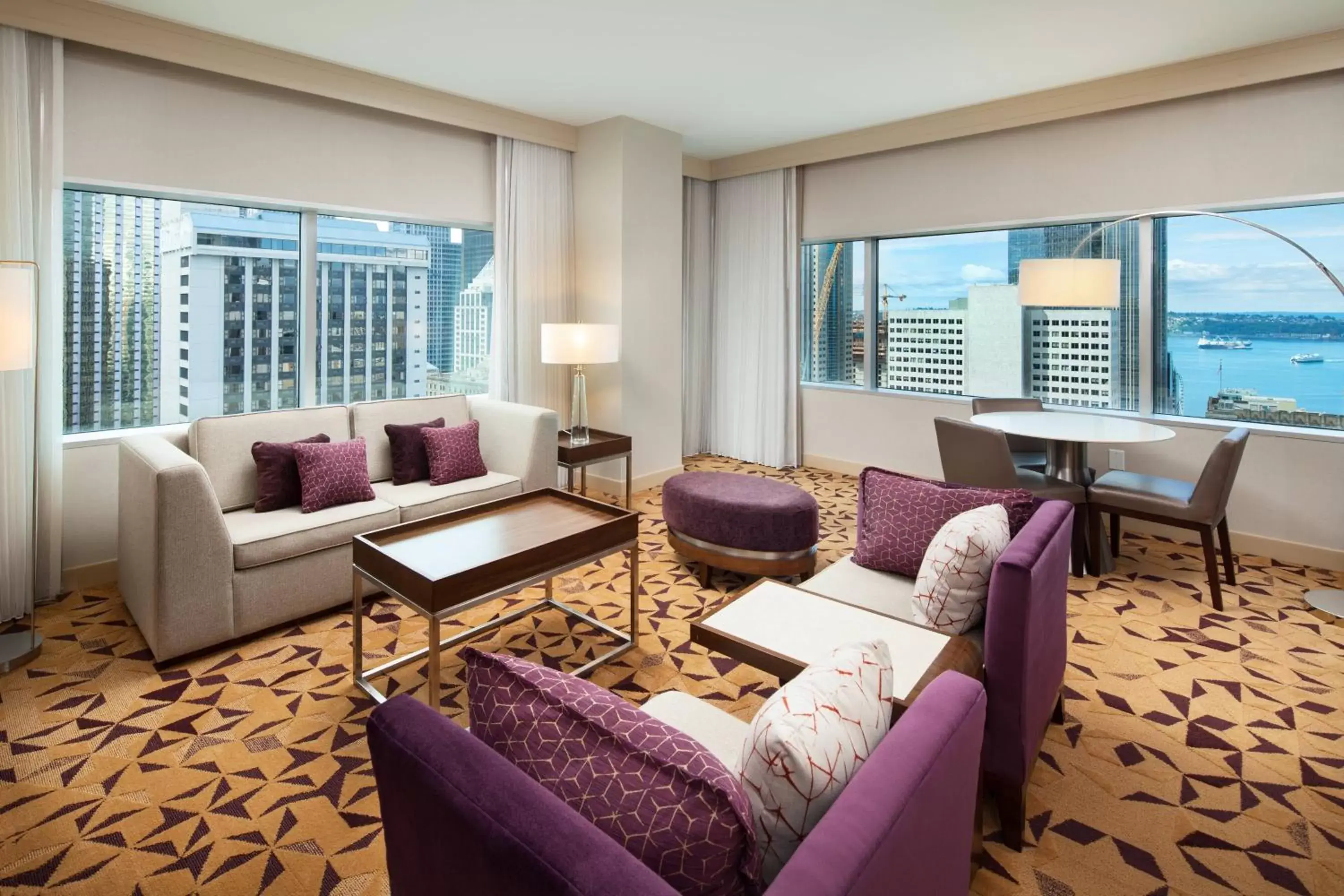 Bedroom, Seating Area in Sheraton Grand Seattle