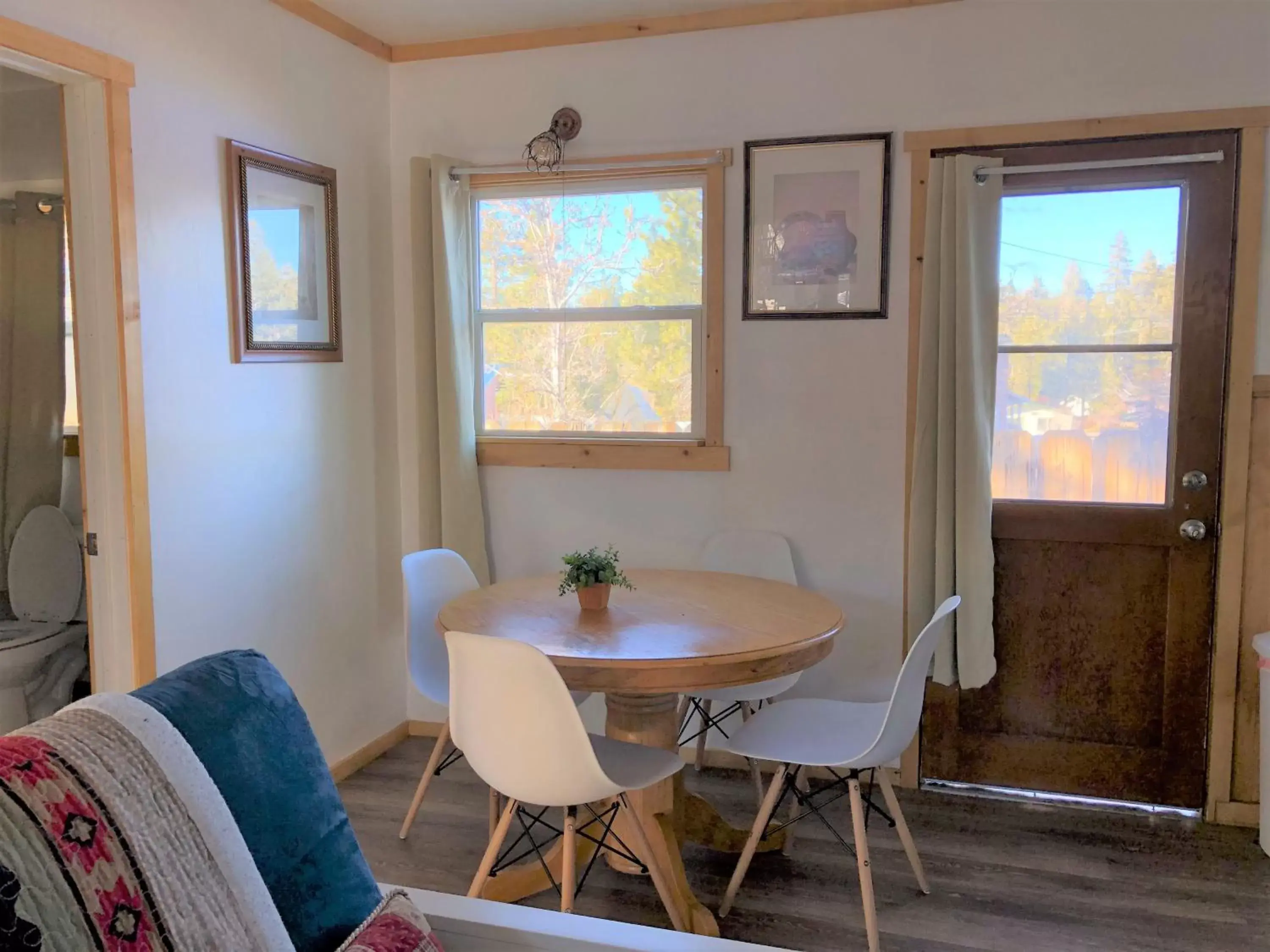 Dining Area in Blue Horizon Lodge