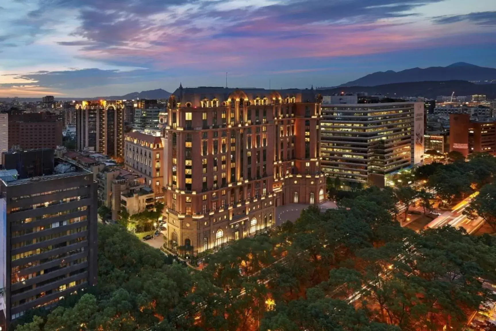 Property building, Bird's-eye View in Mandarin Oriental Taipei